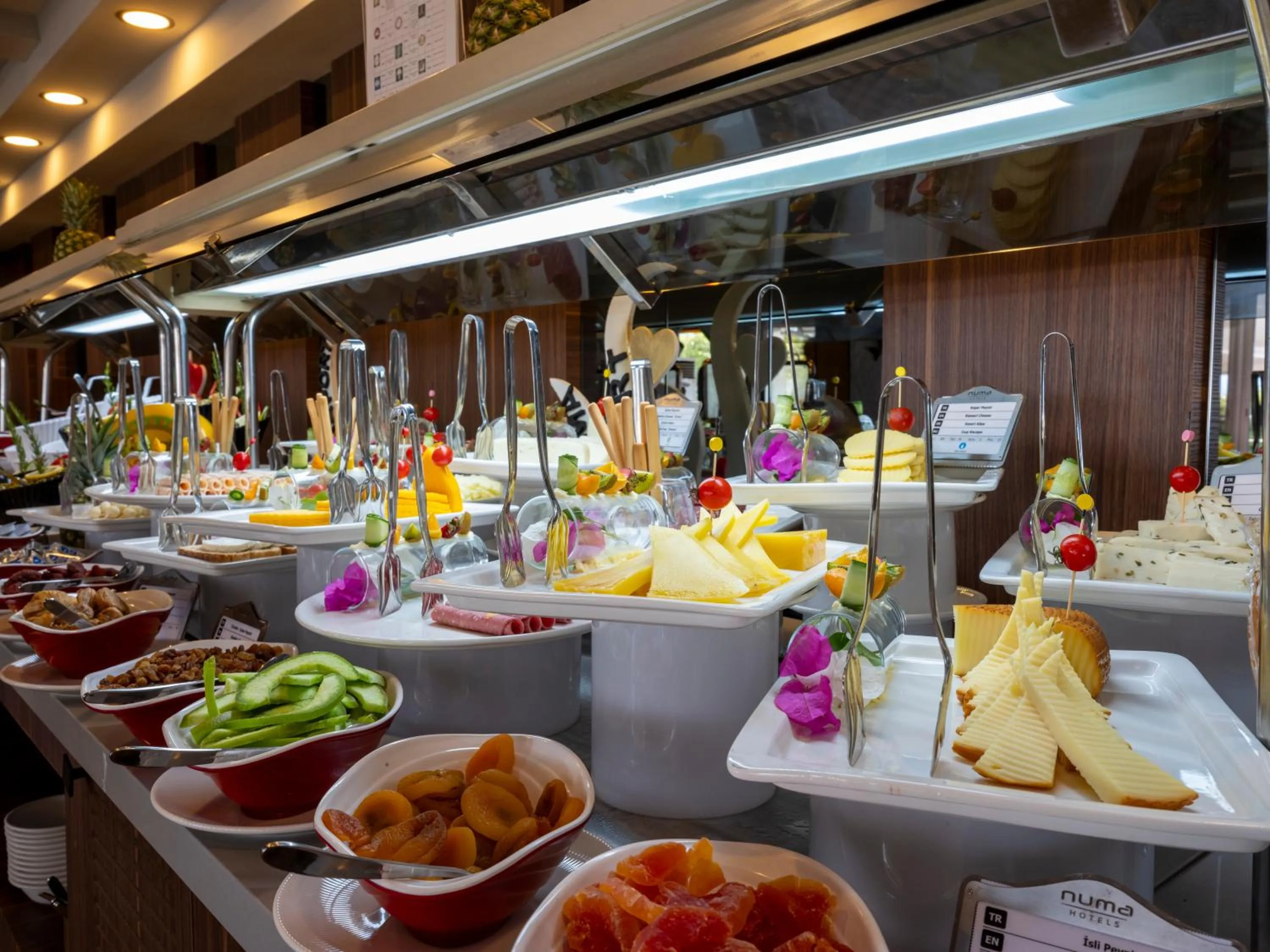 Buffet breakfast in Numa Port Hotel