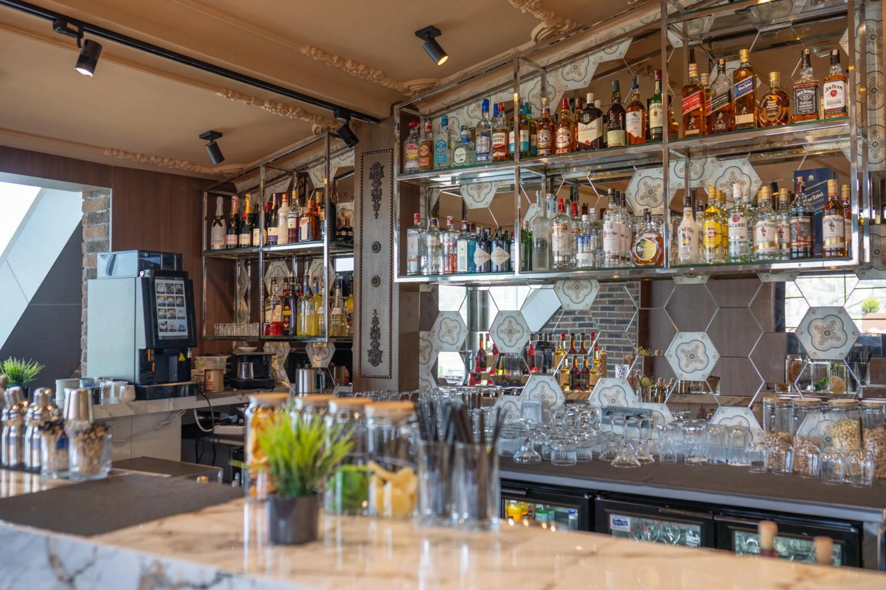 Restaurant/places to eat in Numa Port Hotel