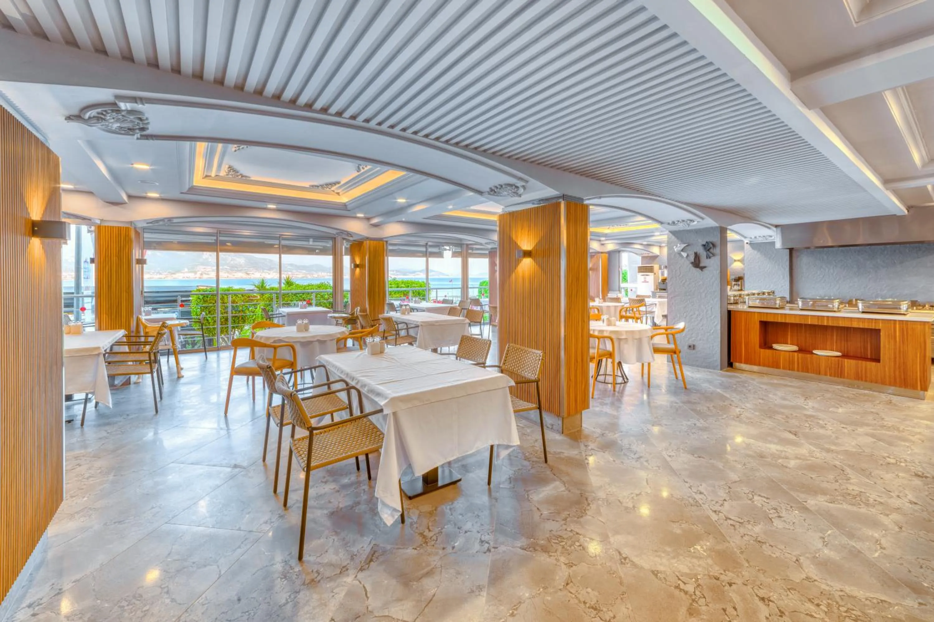 Restaurant/places to eat in Numa Port Hotel