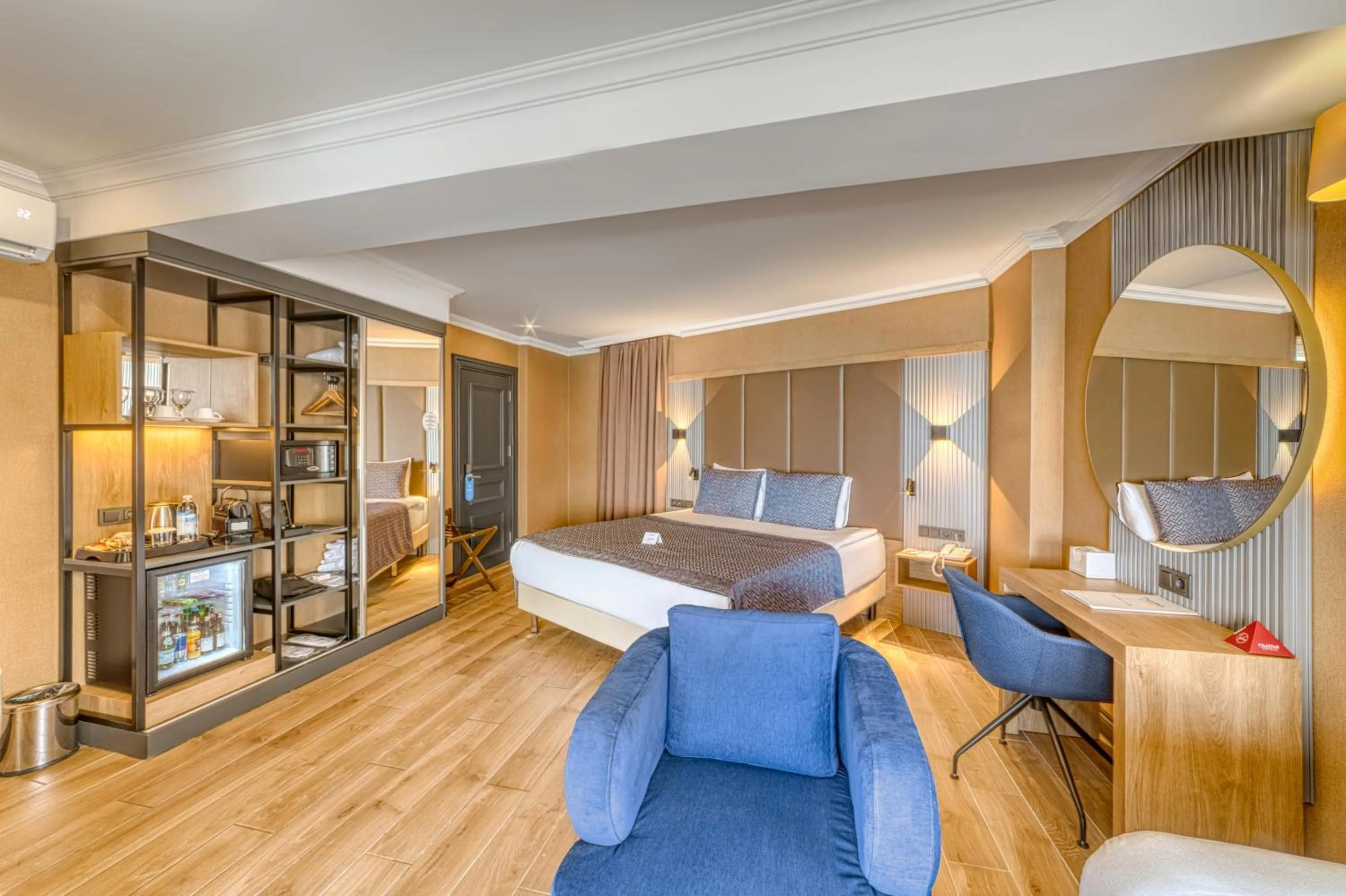 Photo of the whole room, Bed in Numa Port Hotel