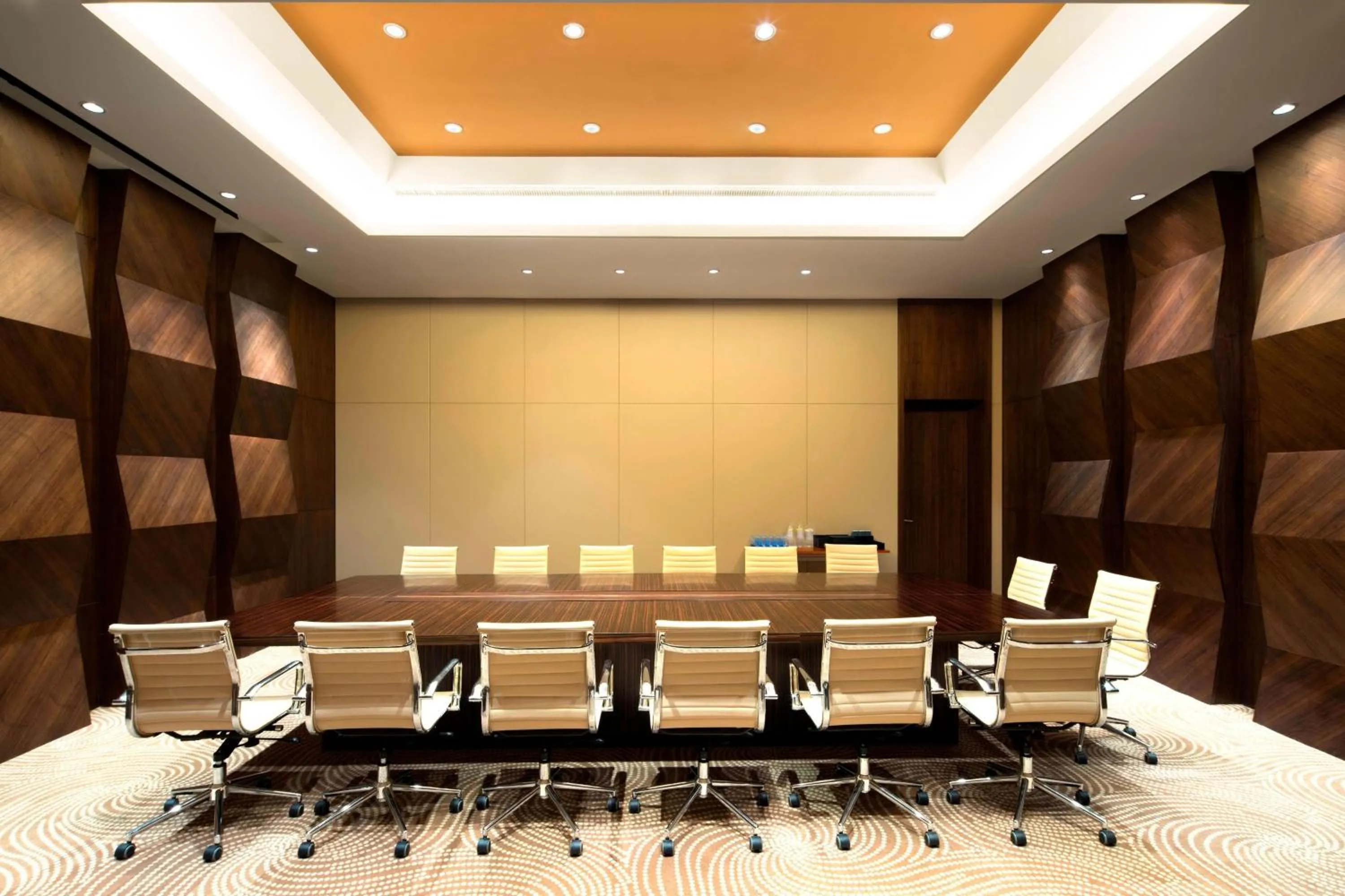 Meeting/conference room in Four Points by Sheraton Hefei Shushan