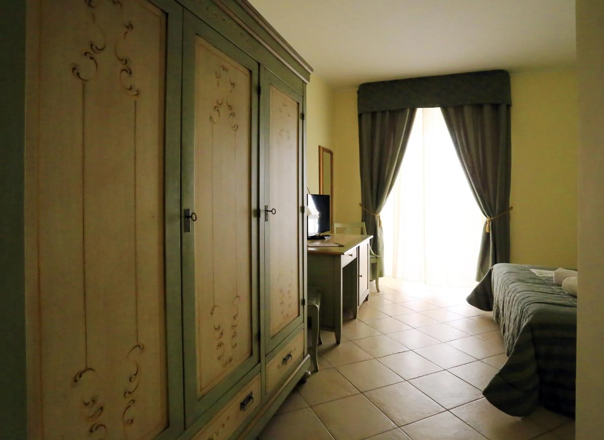 Photo of the whole room, Bed in Hotel L'Aquila