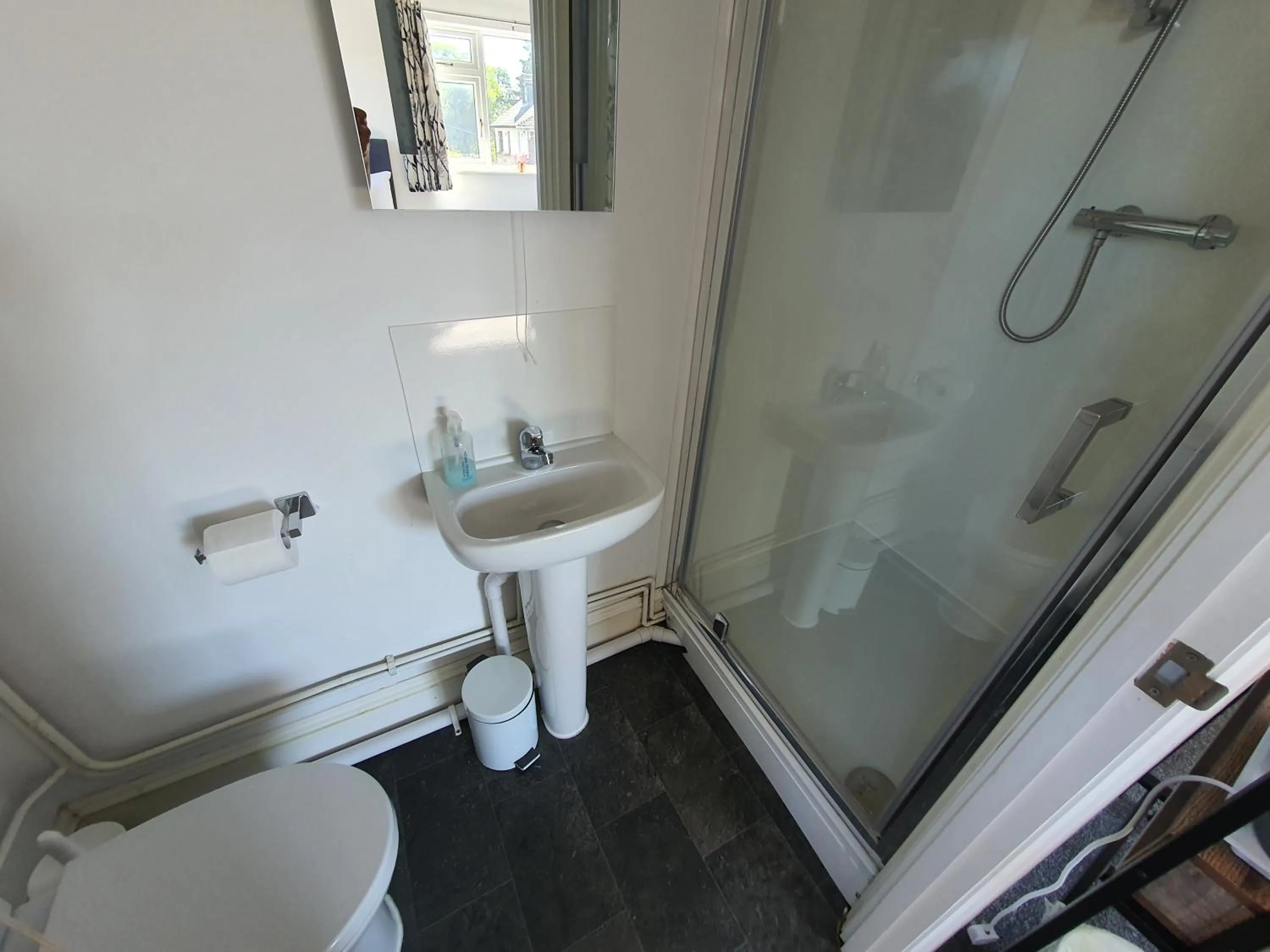 Bathroom in North Cambridge Guesthouse by Payman Club