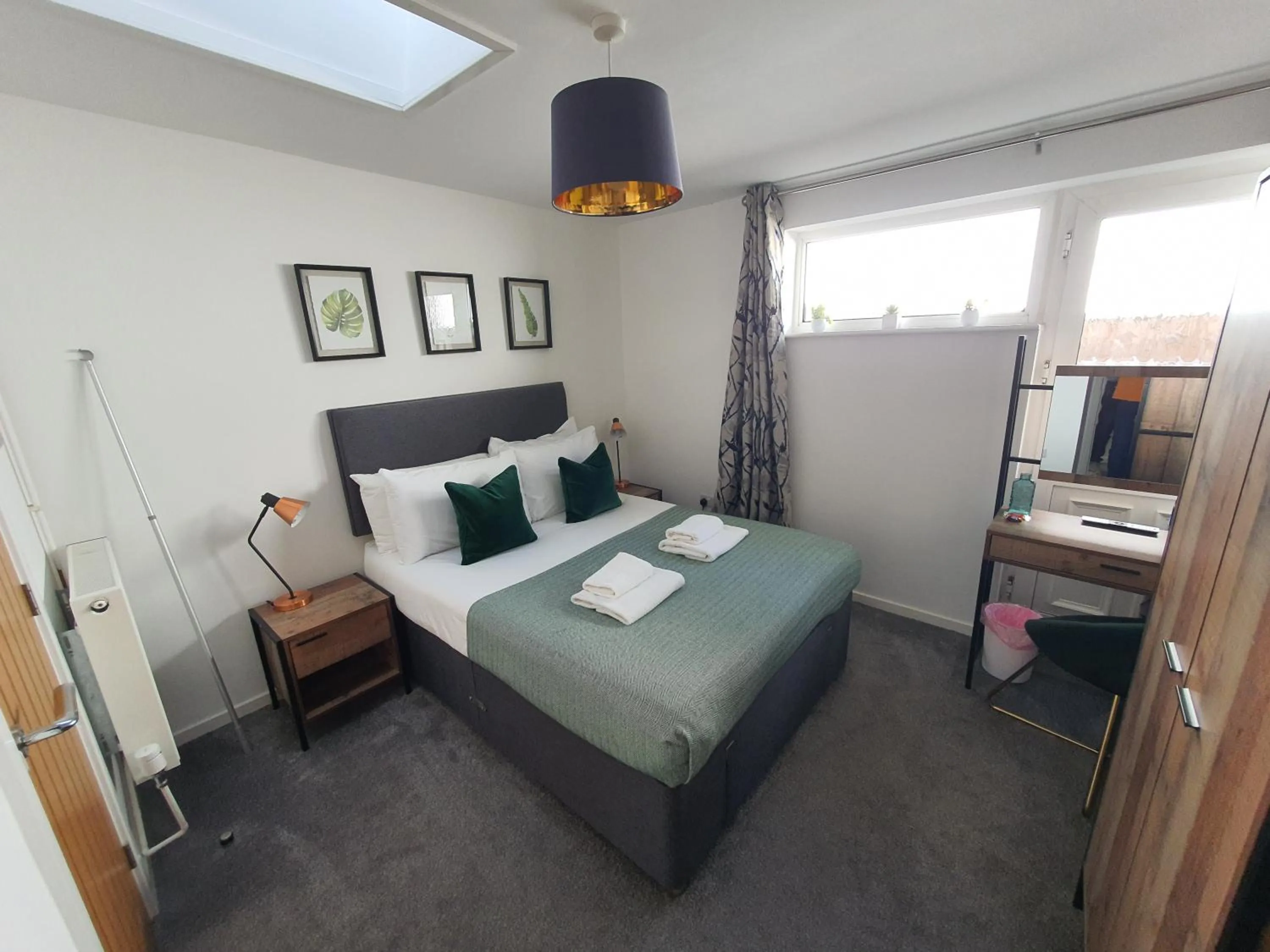 Photo of the whole room in North Cambridge Guesthouse by Payman Club