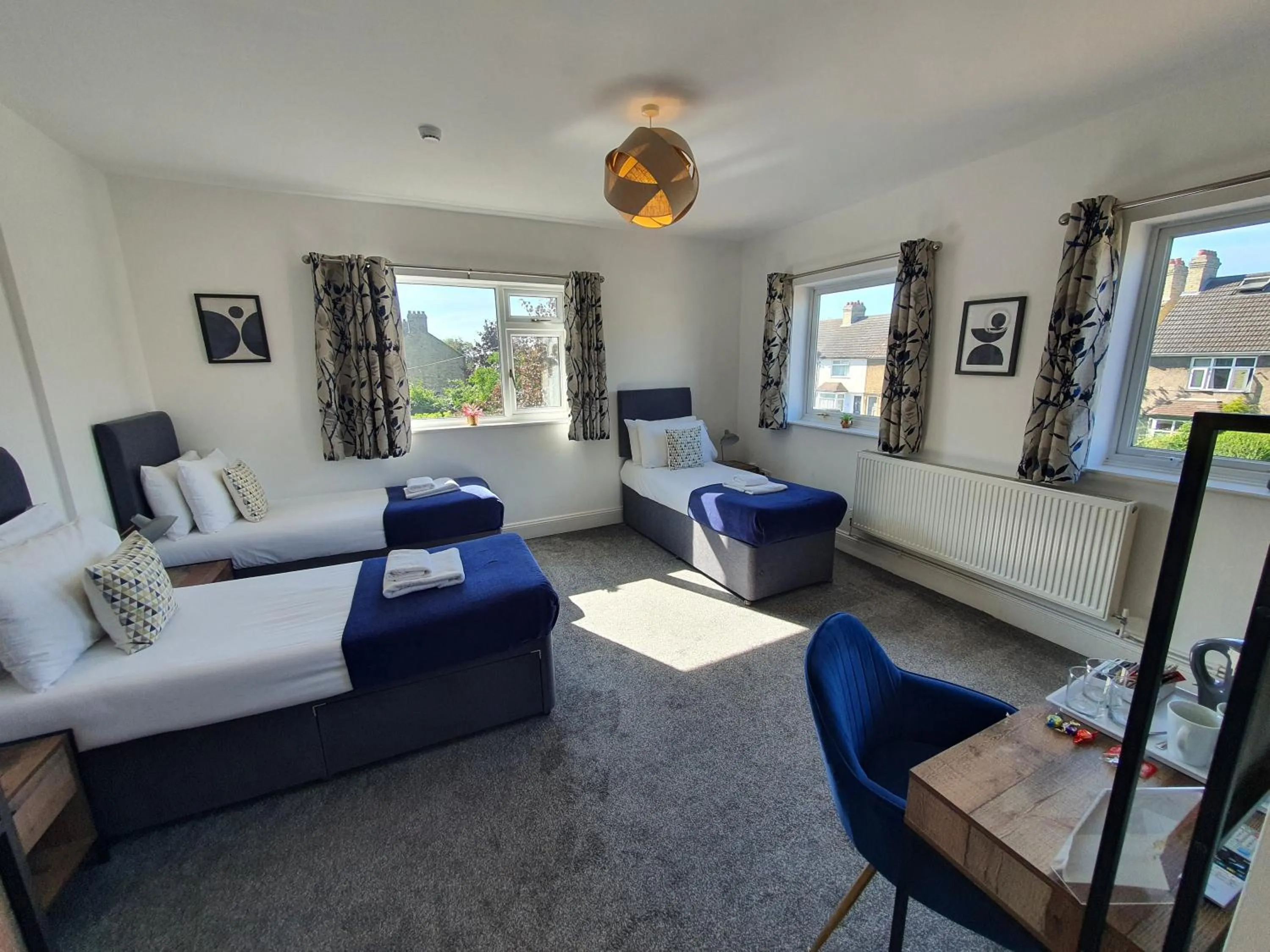 Photo of the whole room in North Cambridge Guesthouse by Payman Club