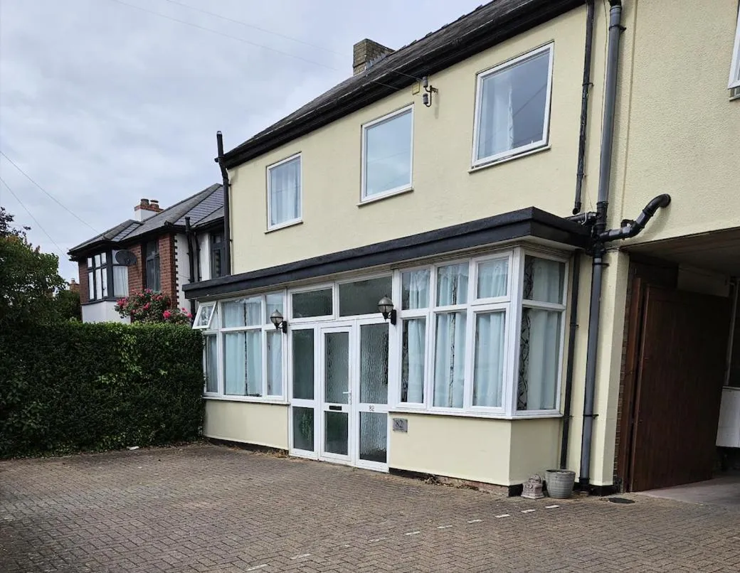 Property building in North Cambridge Guesthouse by Payman Club