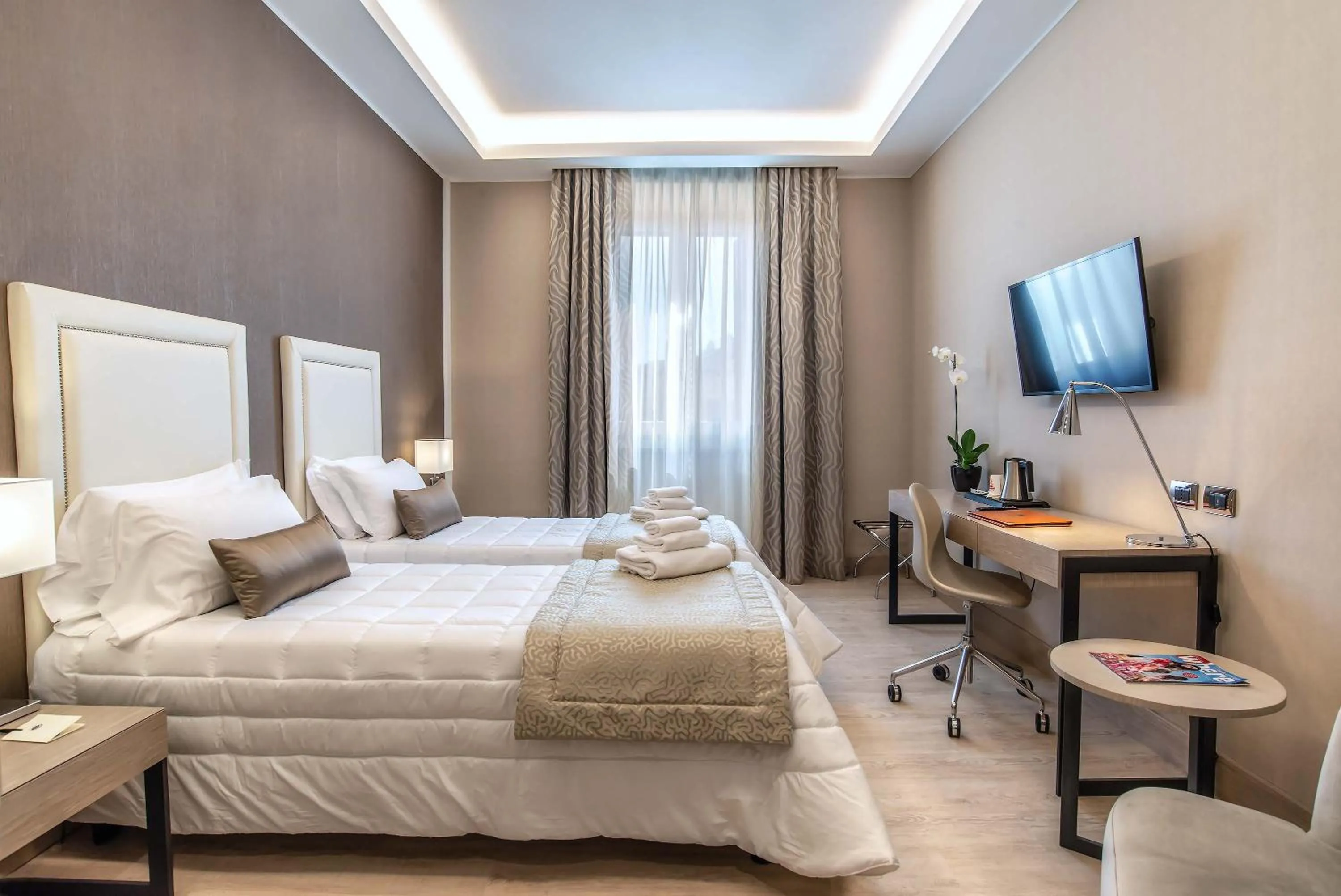 Photo of the whole room, Bed in Hotel Genova