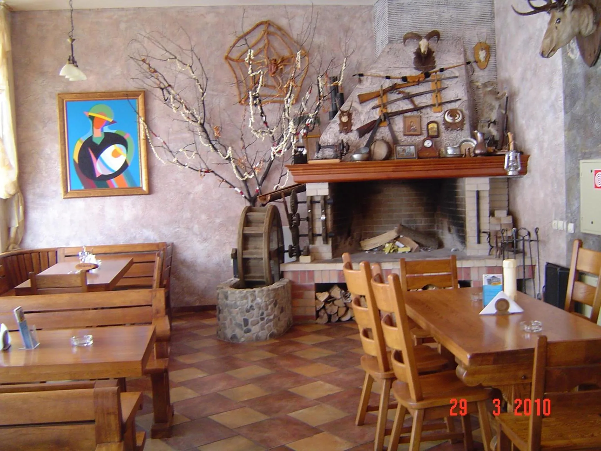 Restaurant/places to eat in Spider House Aparthotel