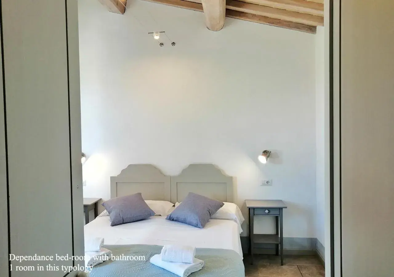 Large Double Room in Borgo Solario Large Double Room in Borgo Solario