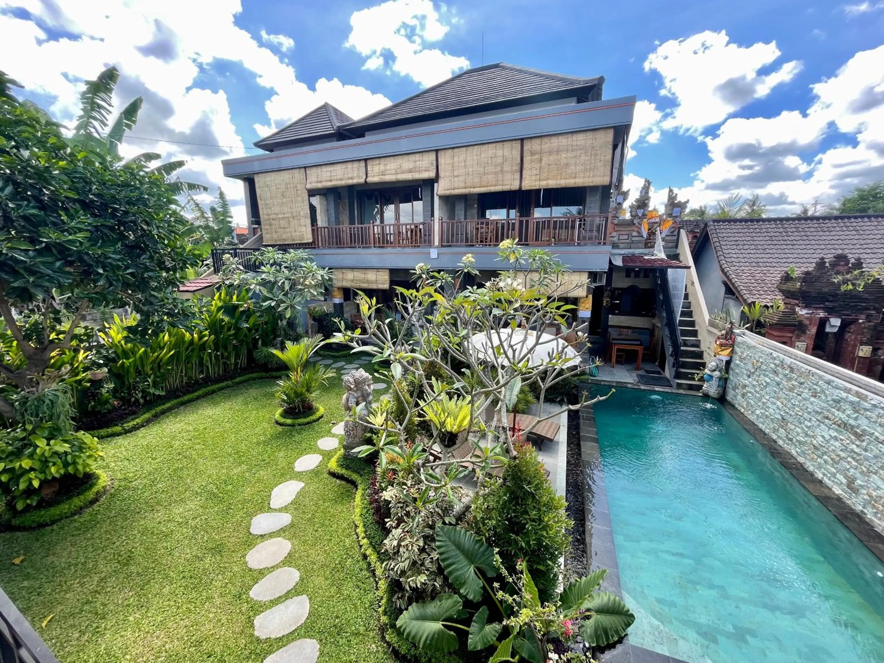 Property building in Sari Murni