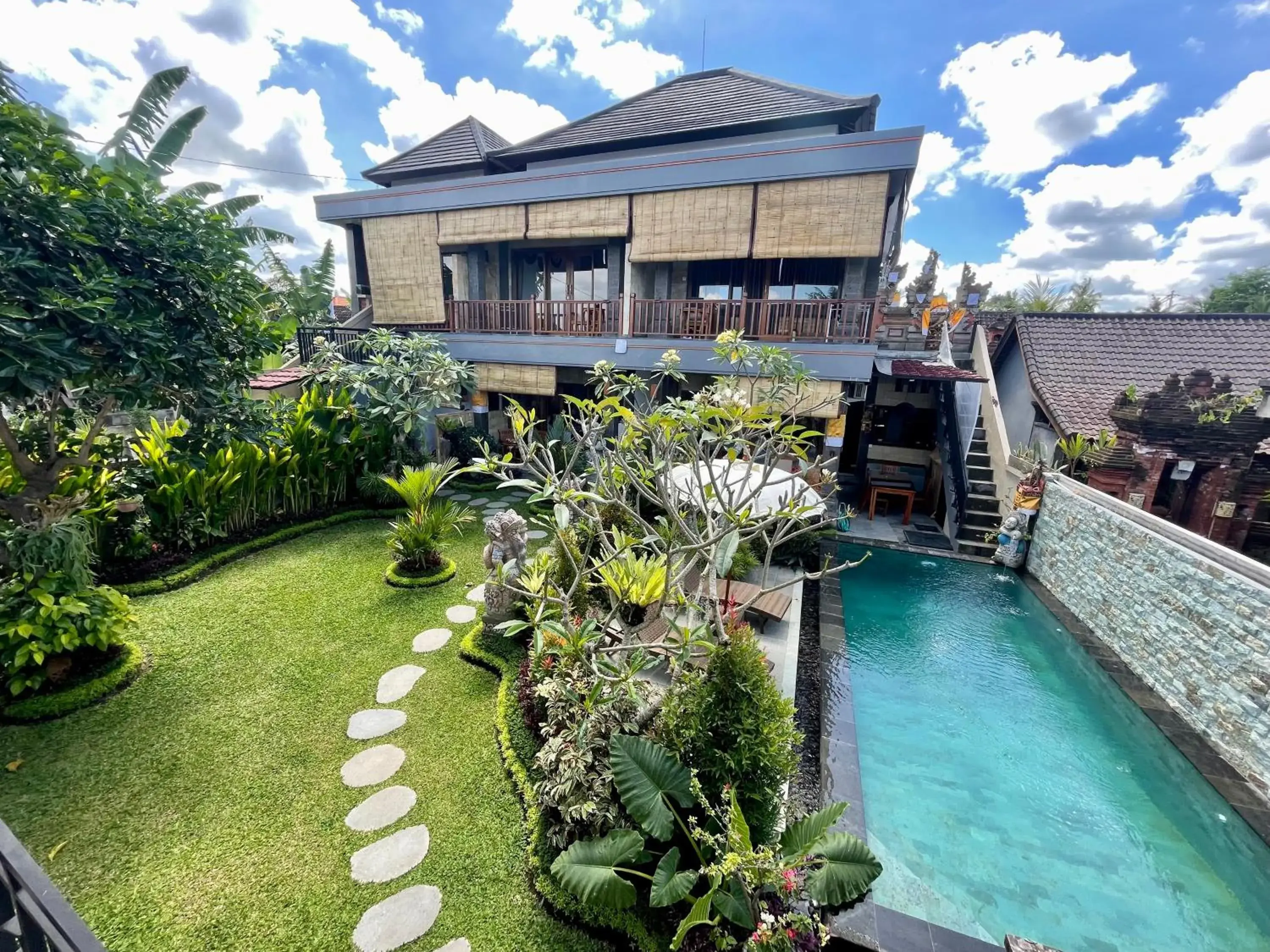 Property building in Sari Murni Property building in Sari Murni