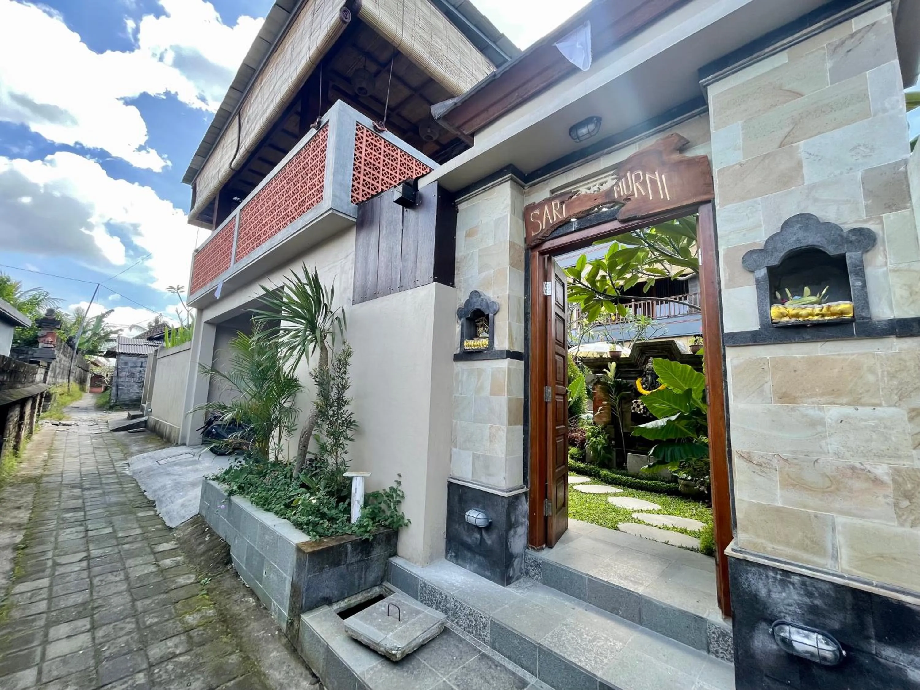 Facade/entrance in Sari Murni
