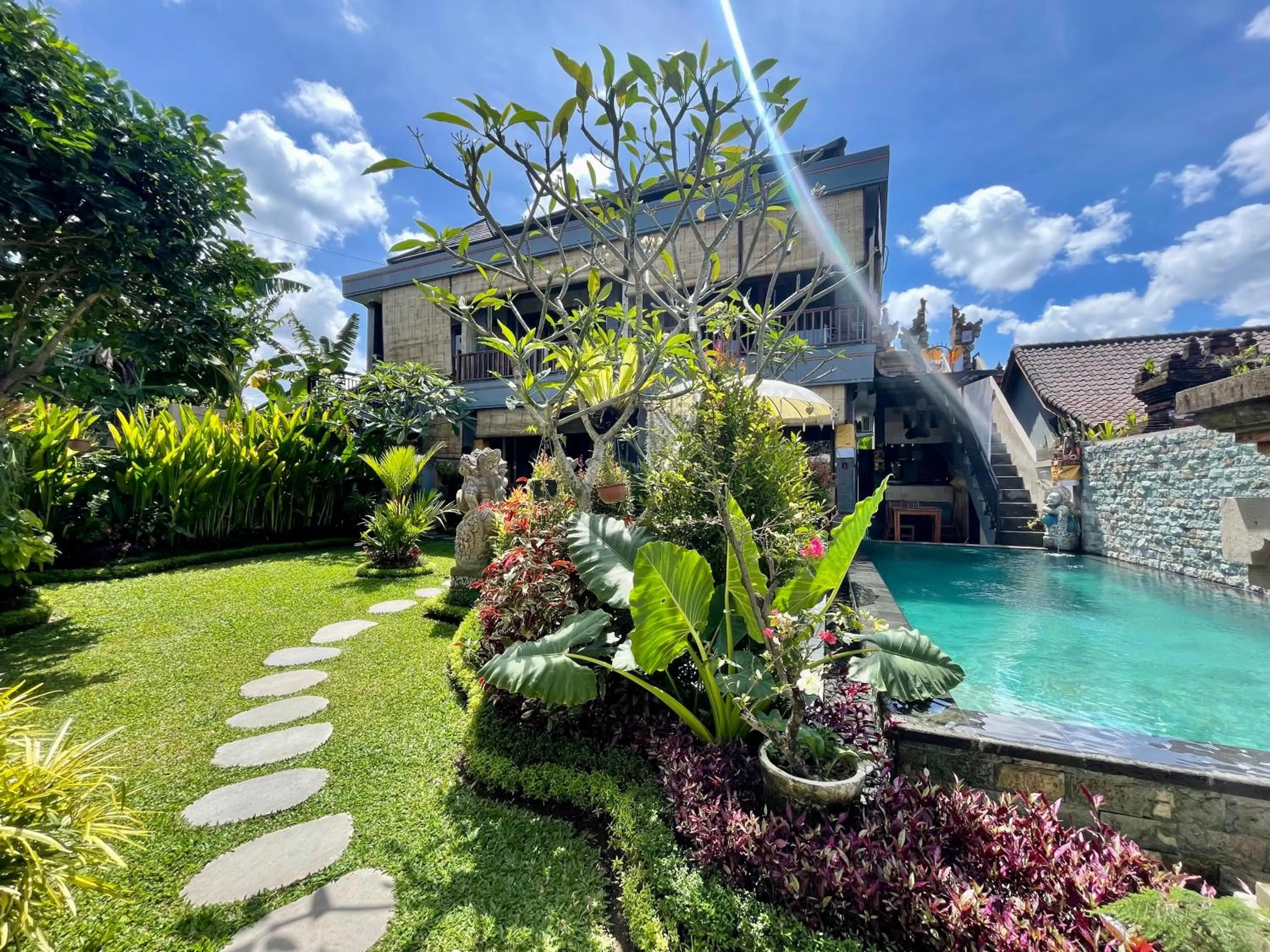 Property building in Sari Murni