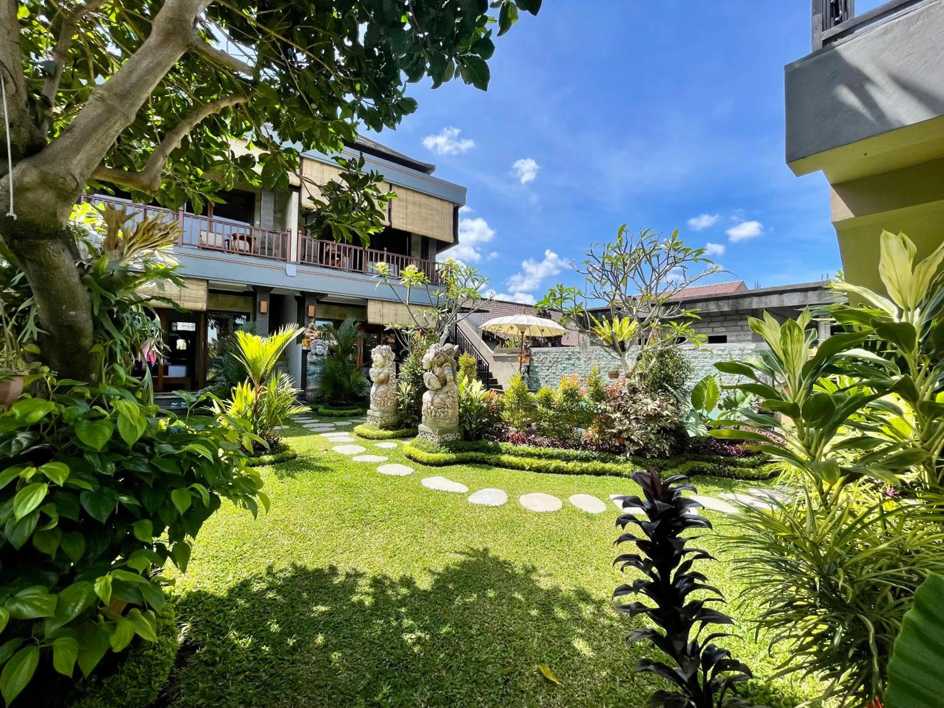 Property building in Sari Murni