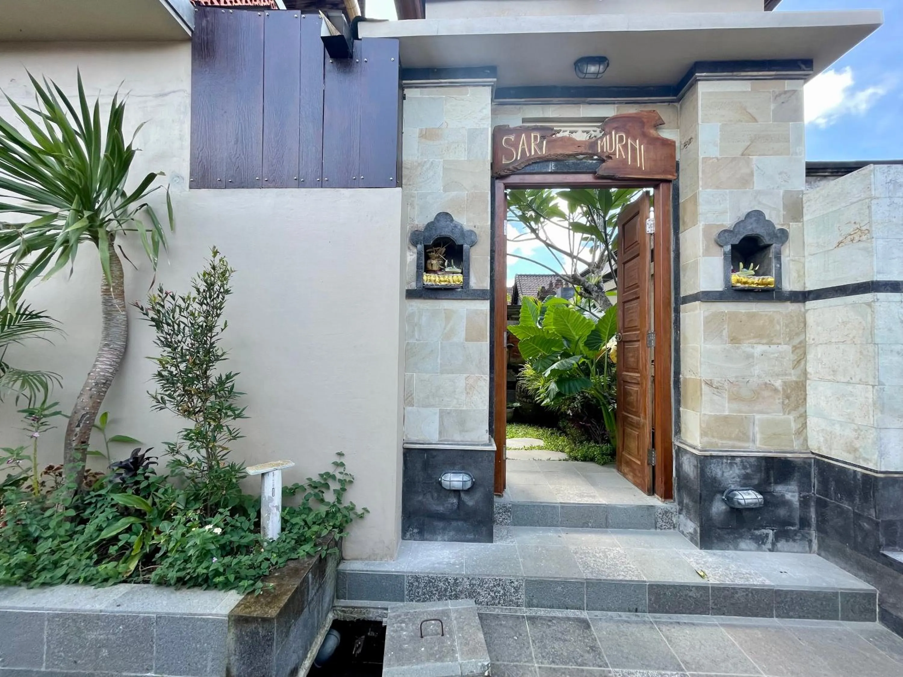 Facade/entrance in Sari Murni