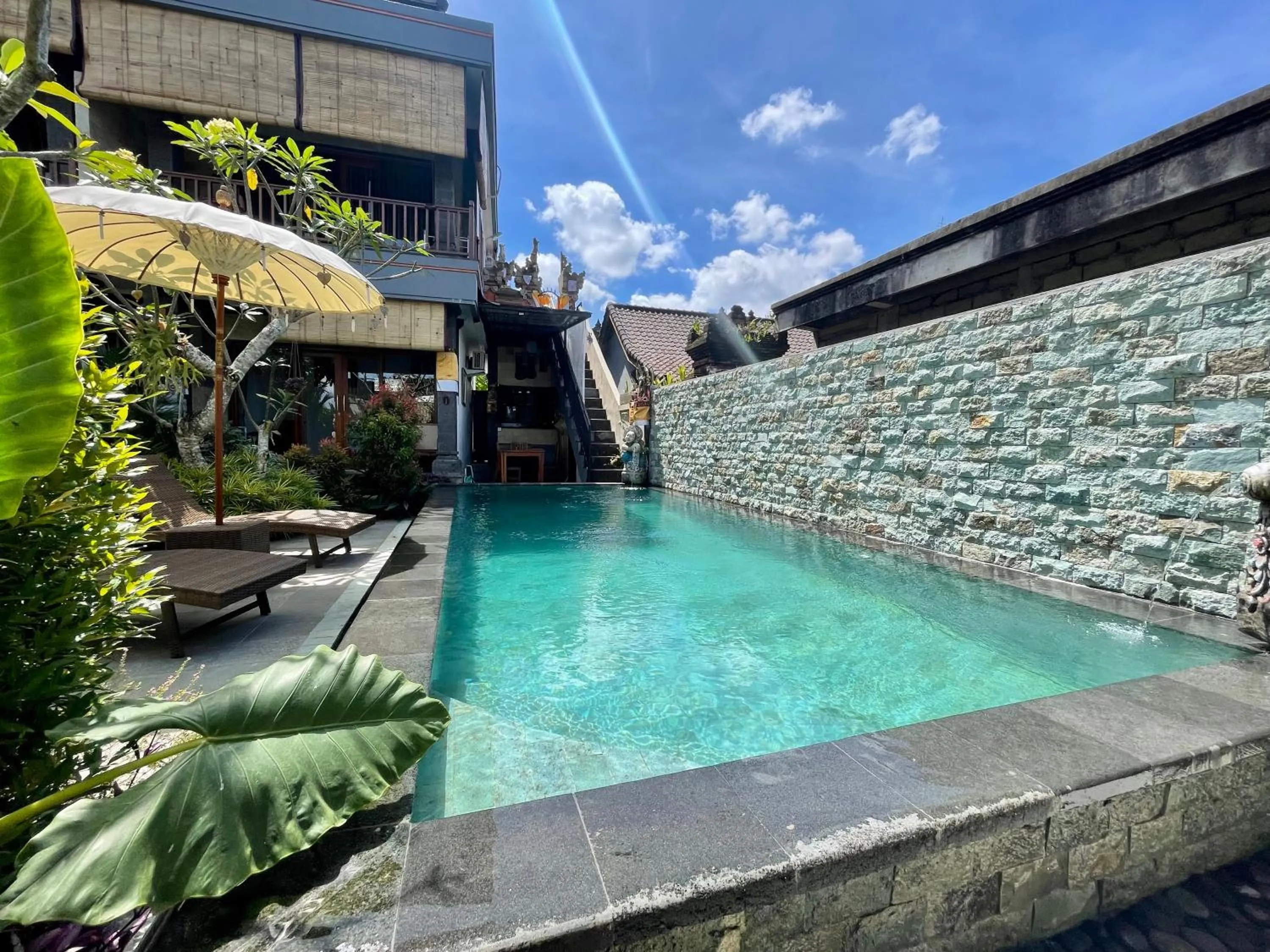 Swimming pool in Sari Murni