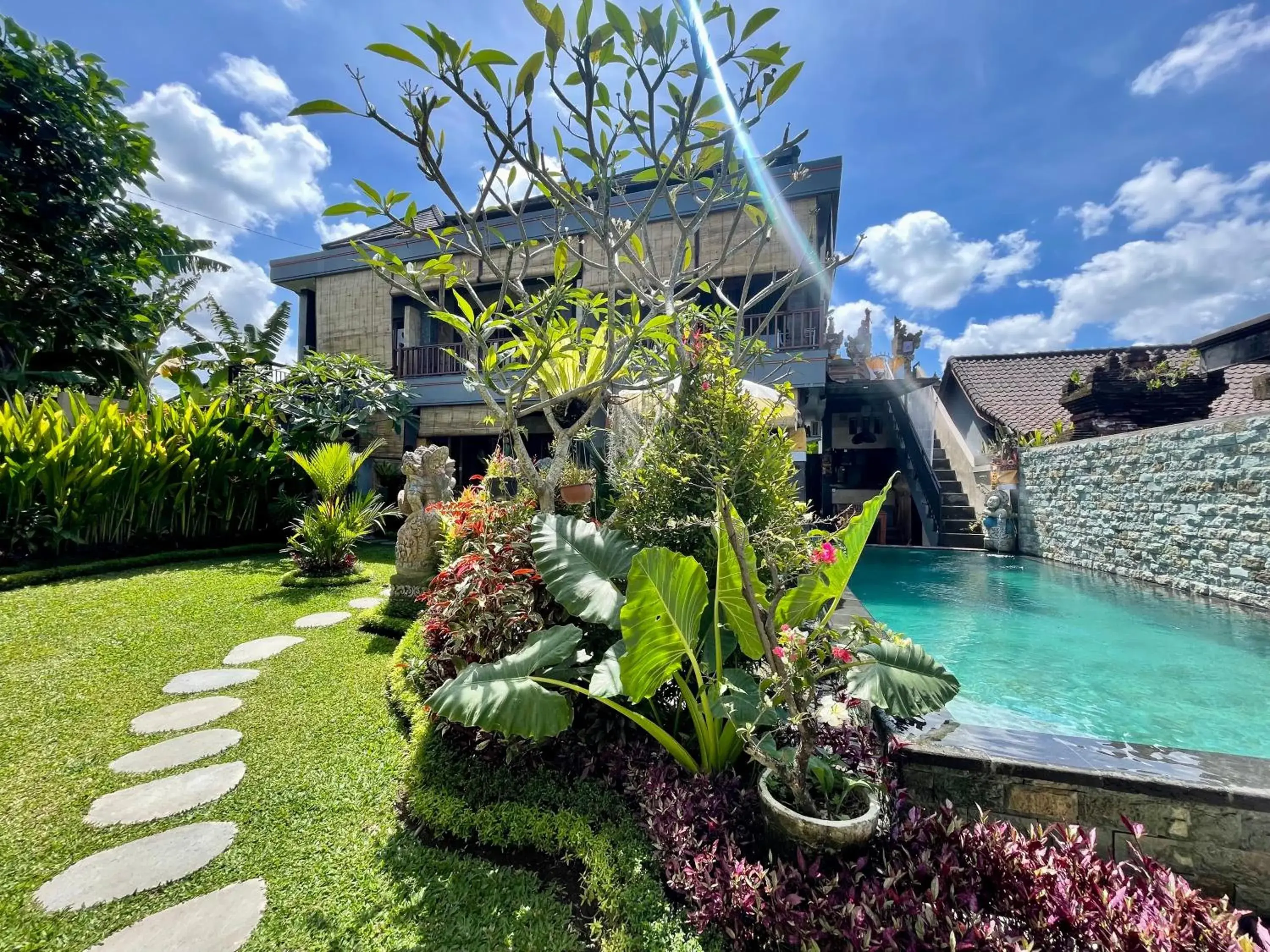 Property building in Sari Murni Property building in Sari Murni