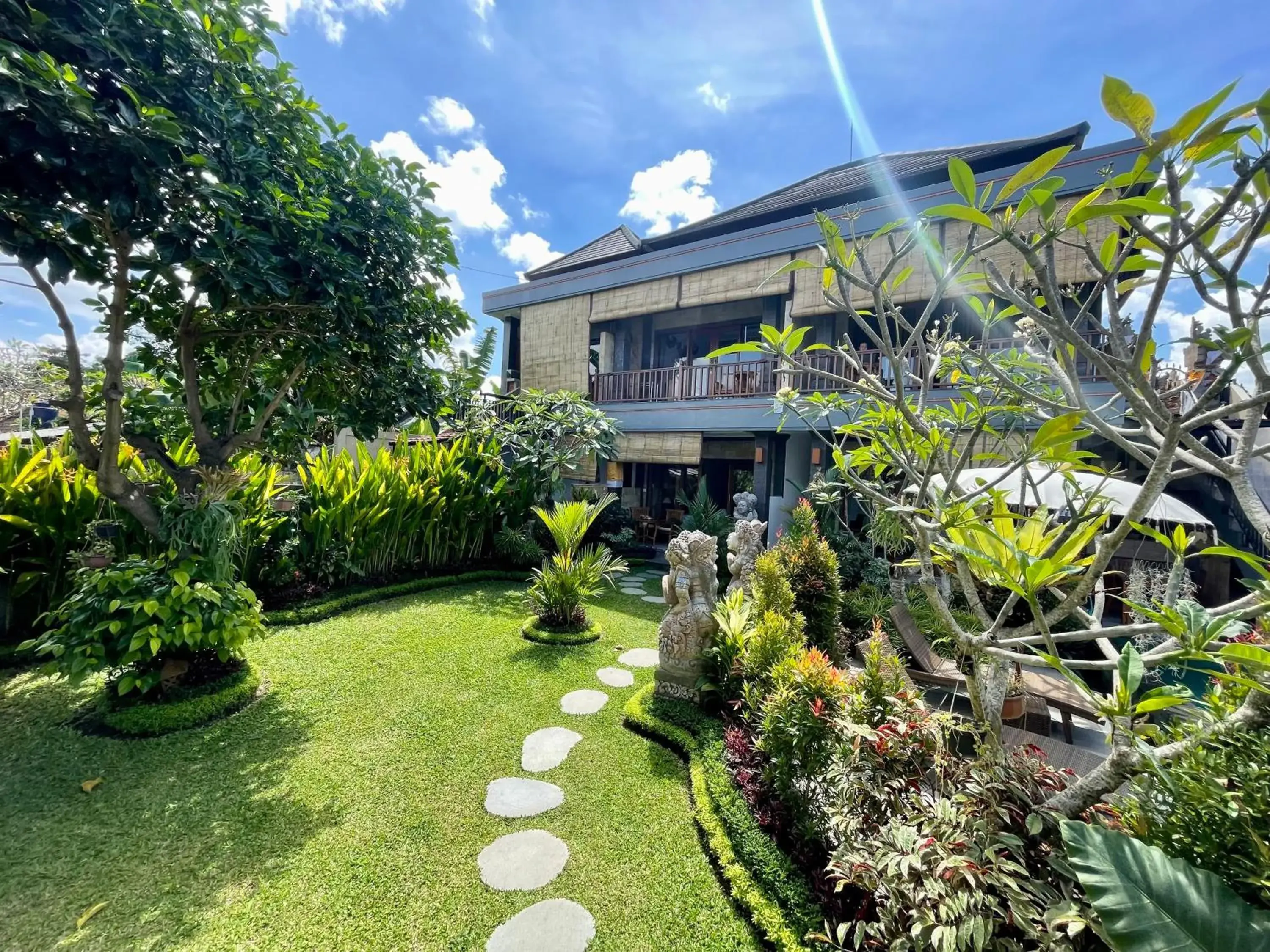 Property building in Sari Murni Property building in Sari Murni