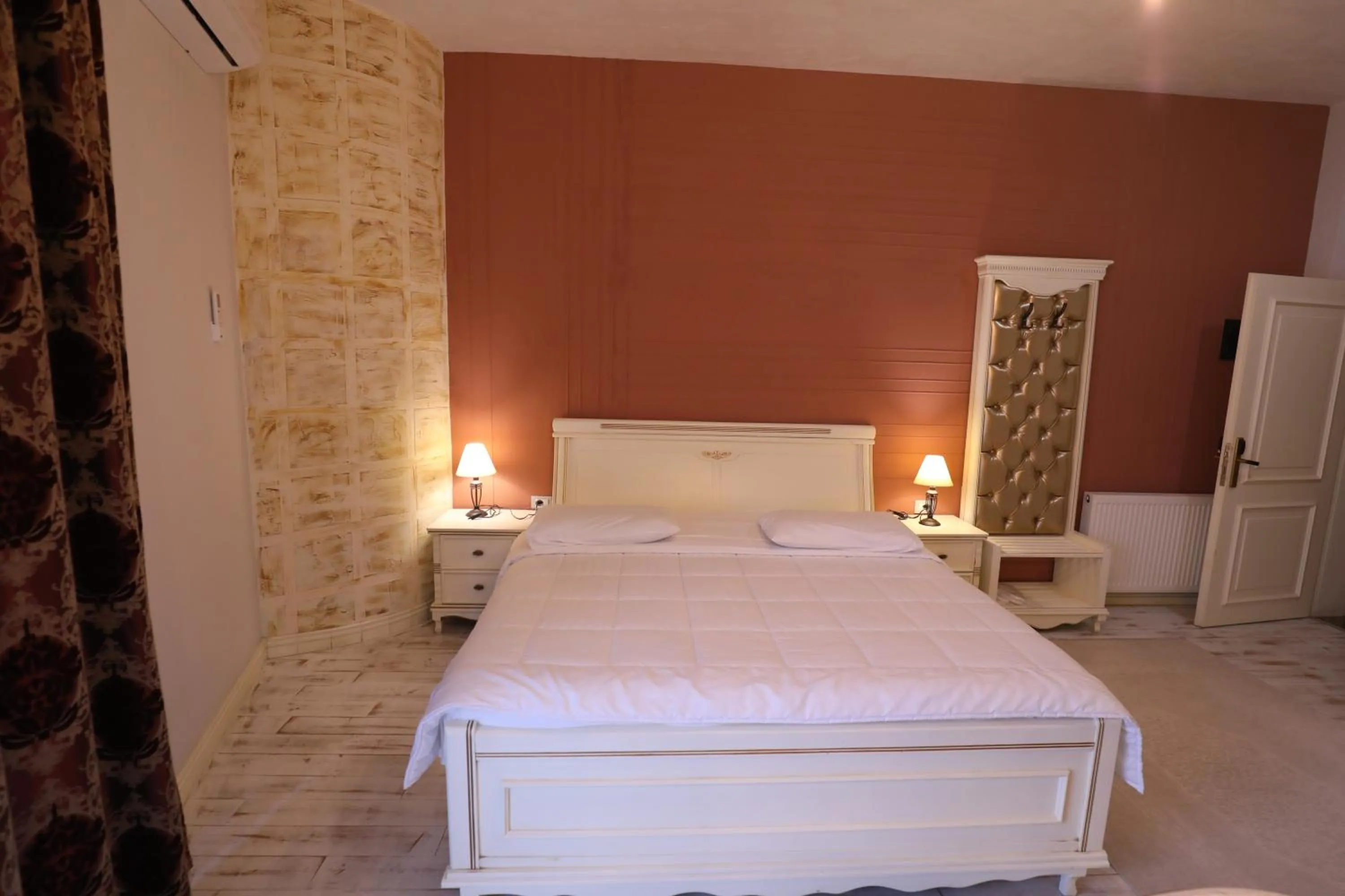 Bedroom, Bed in Hotel 1 Maji