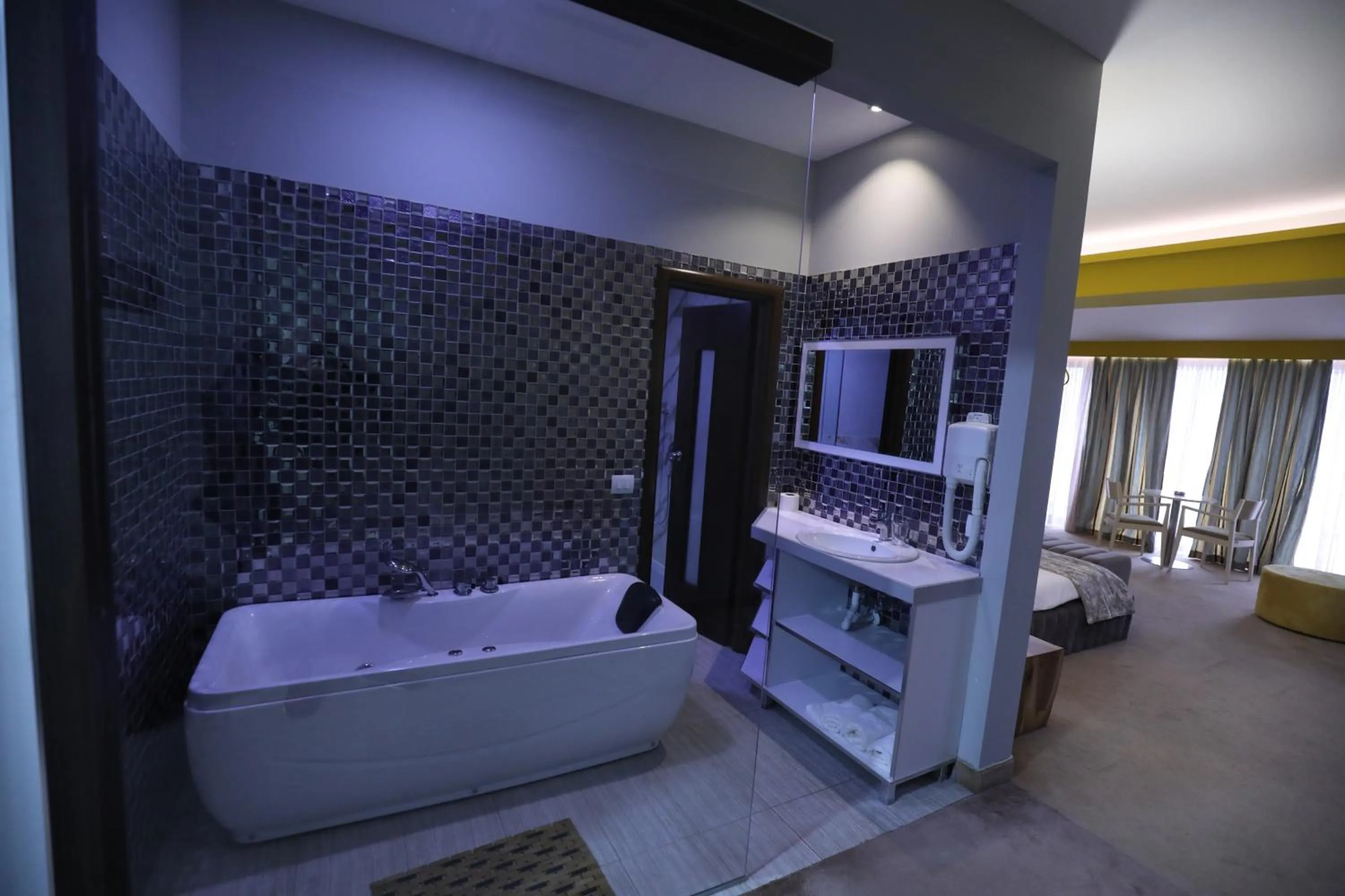 Bedroom, Bed in Hotel 1 Maji