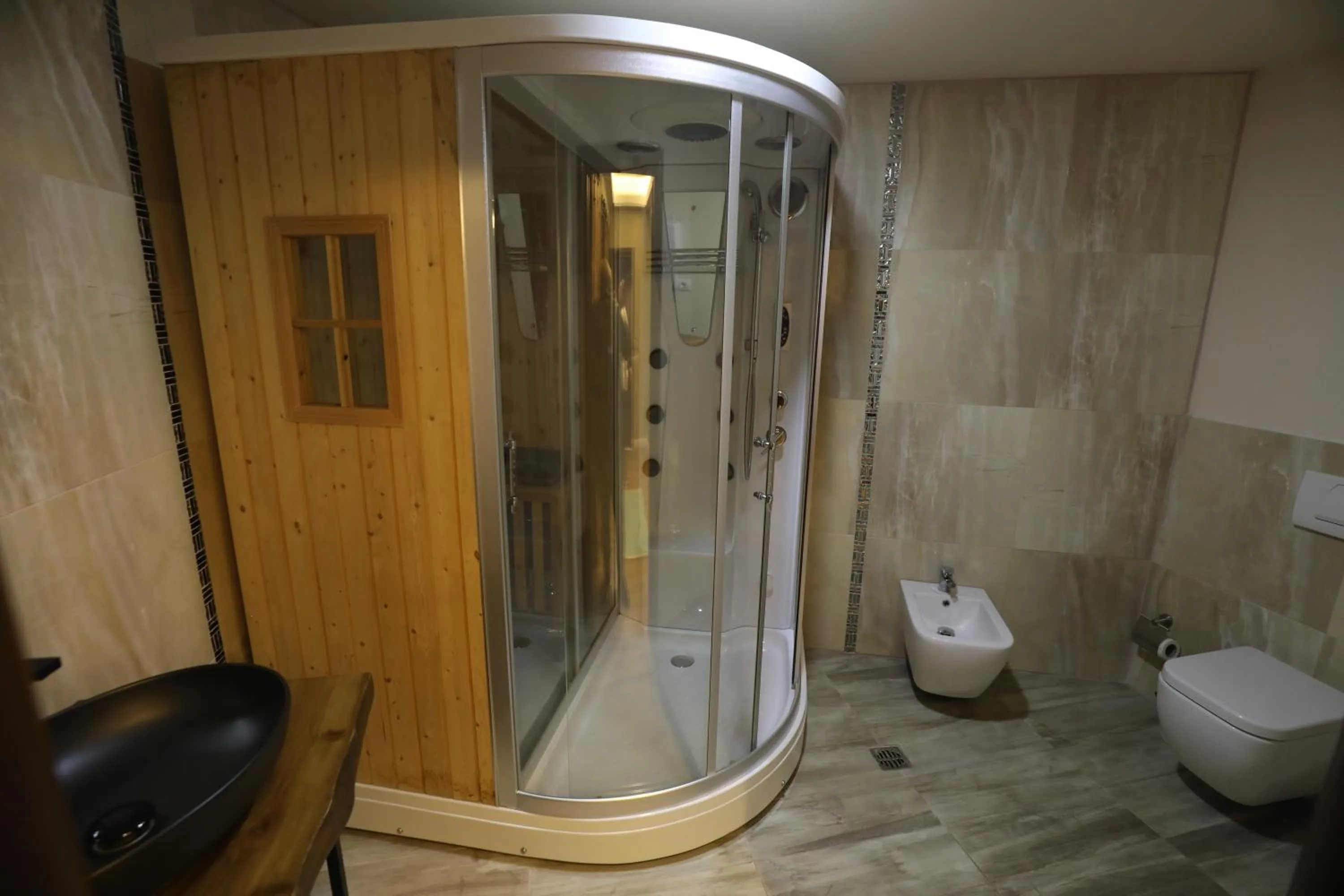 Shower in Hotel 1 Maji