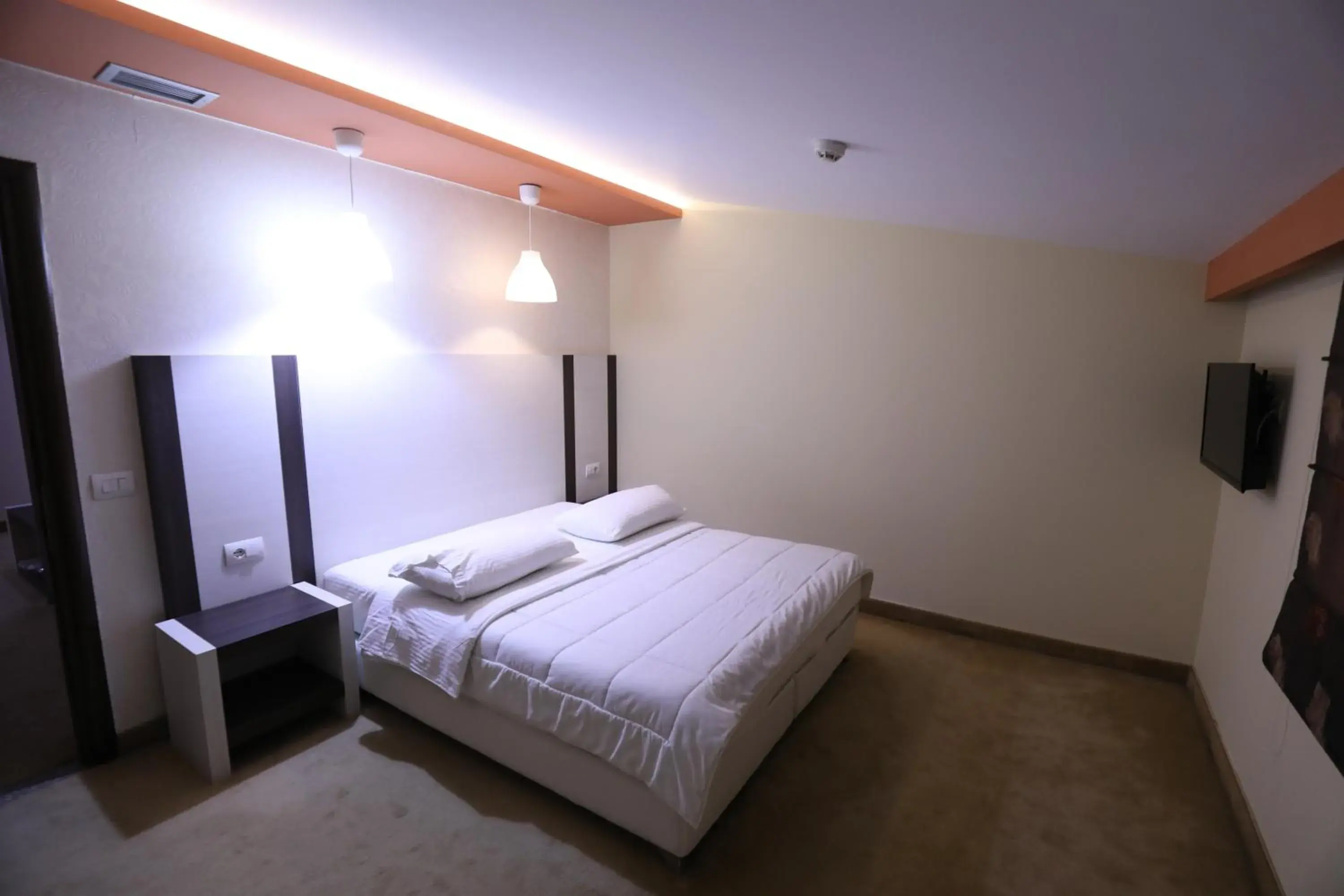 TV and multimedia, Bed in Hotel 1 Maji TV and multimedia, Bed in Hotel 1 Maji