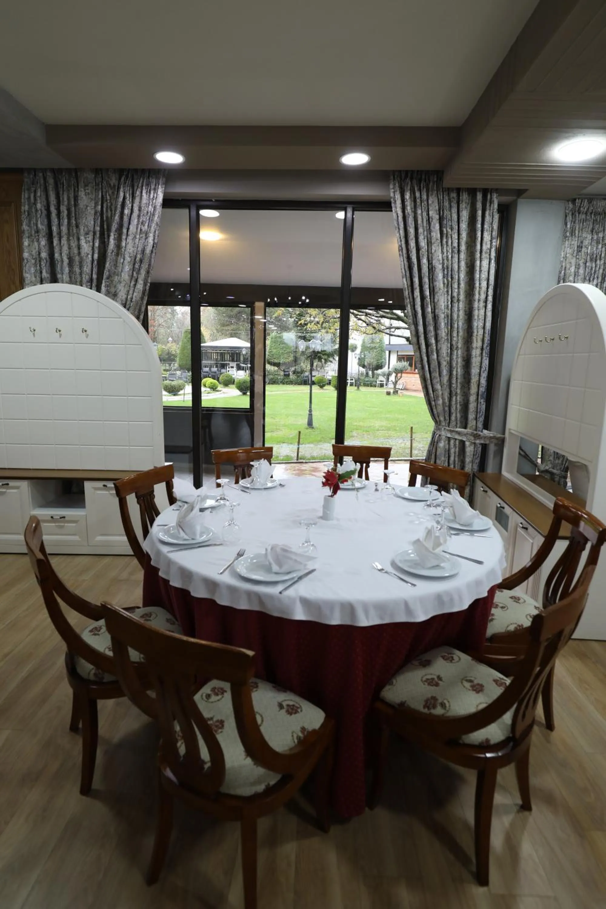 Dining area in Hotel 1 Maji
