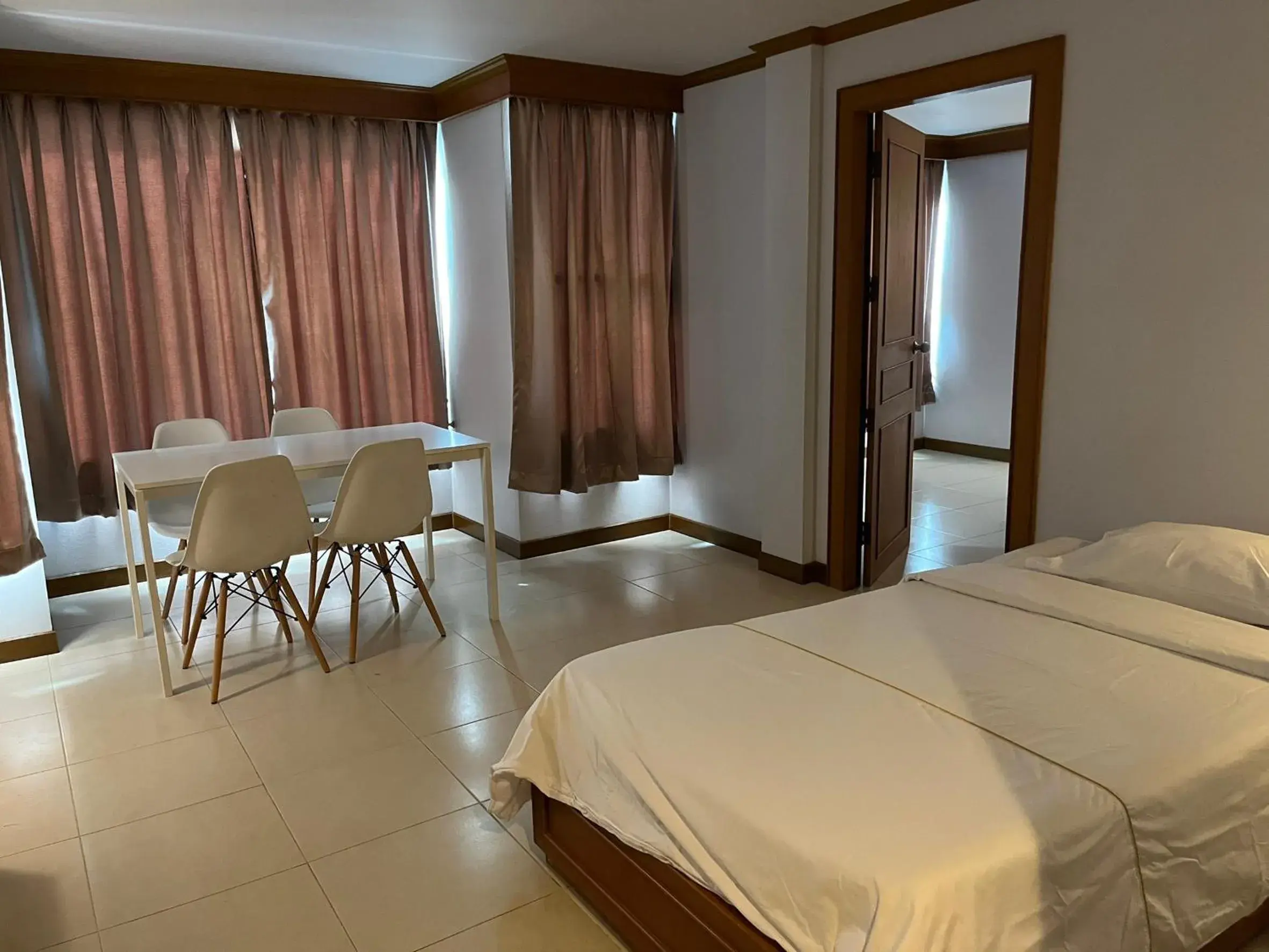 Bed in Naraigrand Hotel (โรงแรมนารายณ์แกรนด์) Bed in Naraigrand Hotel (โรงแรมนารายณ์แกรนด์)