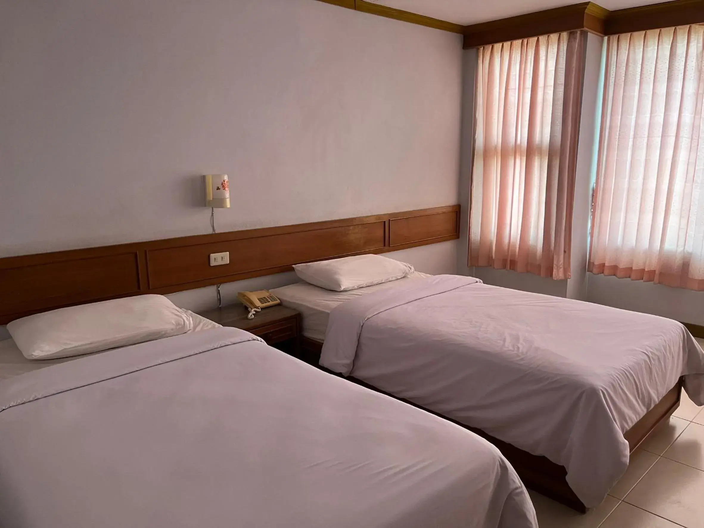 Bedroom, Bed in Naraigrand Hotel (โรงแรมนารายณ์แกรนด์) Bedroom, Bed in Naraigrand Hotel (โรงแรมนารายณ์แกรนด์)