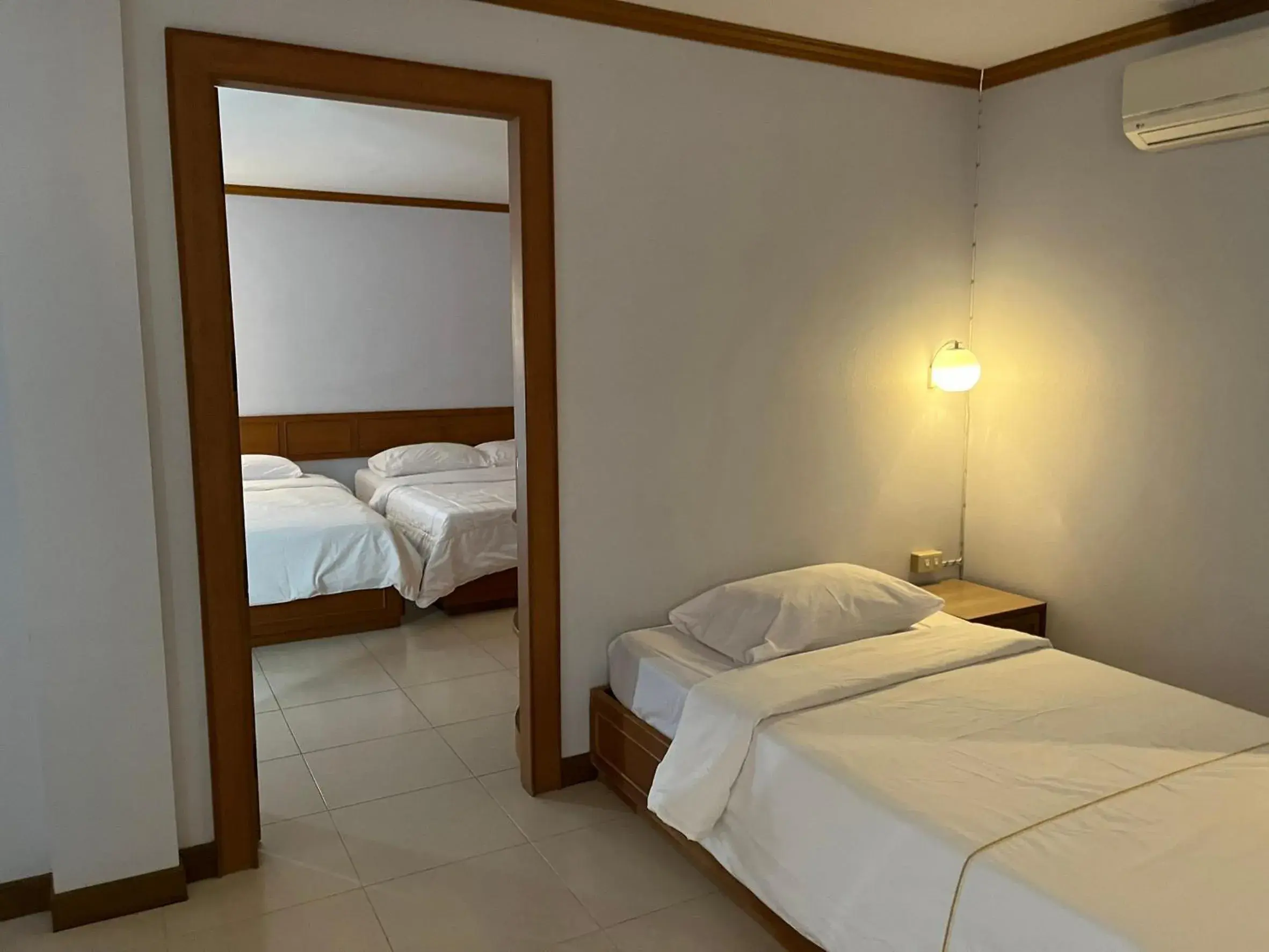 Bed in Naraigrand Hotel (โรงแรมนารายณ์แกรนด์) Bed in Naraigrand Hotel (โรงแรมนารายณ์แกรนด์)