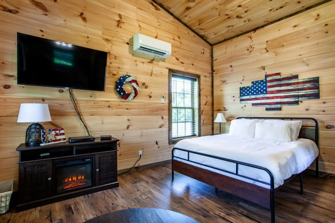 Patriots Tiny Home w Hot Tub Fire Pit Grill