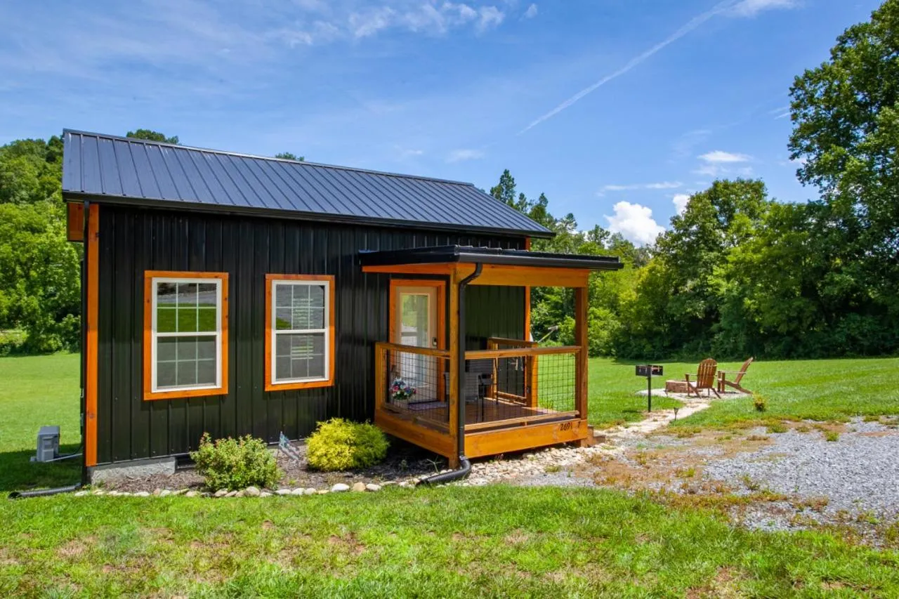 Patriots Tiny Home w Hot Tub Fire Pit Grill