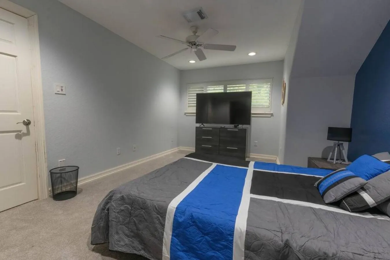 Bedroom, Bed in Huge 6 Bedroom with Pool, Spa, 85 Inch TV, Game Room