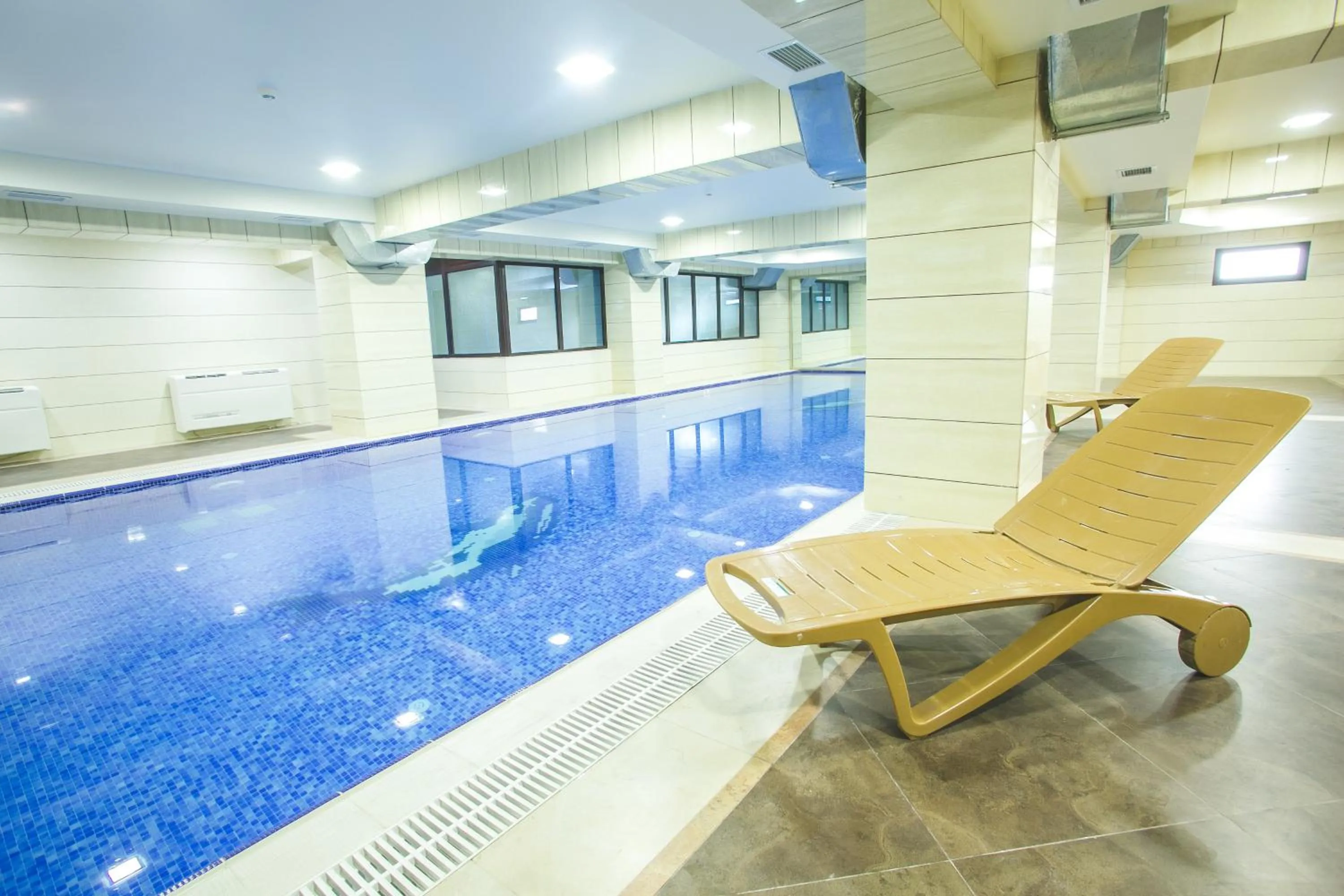 Swimming pool in Emerald Hotel Baku