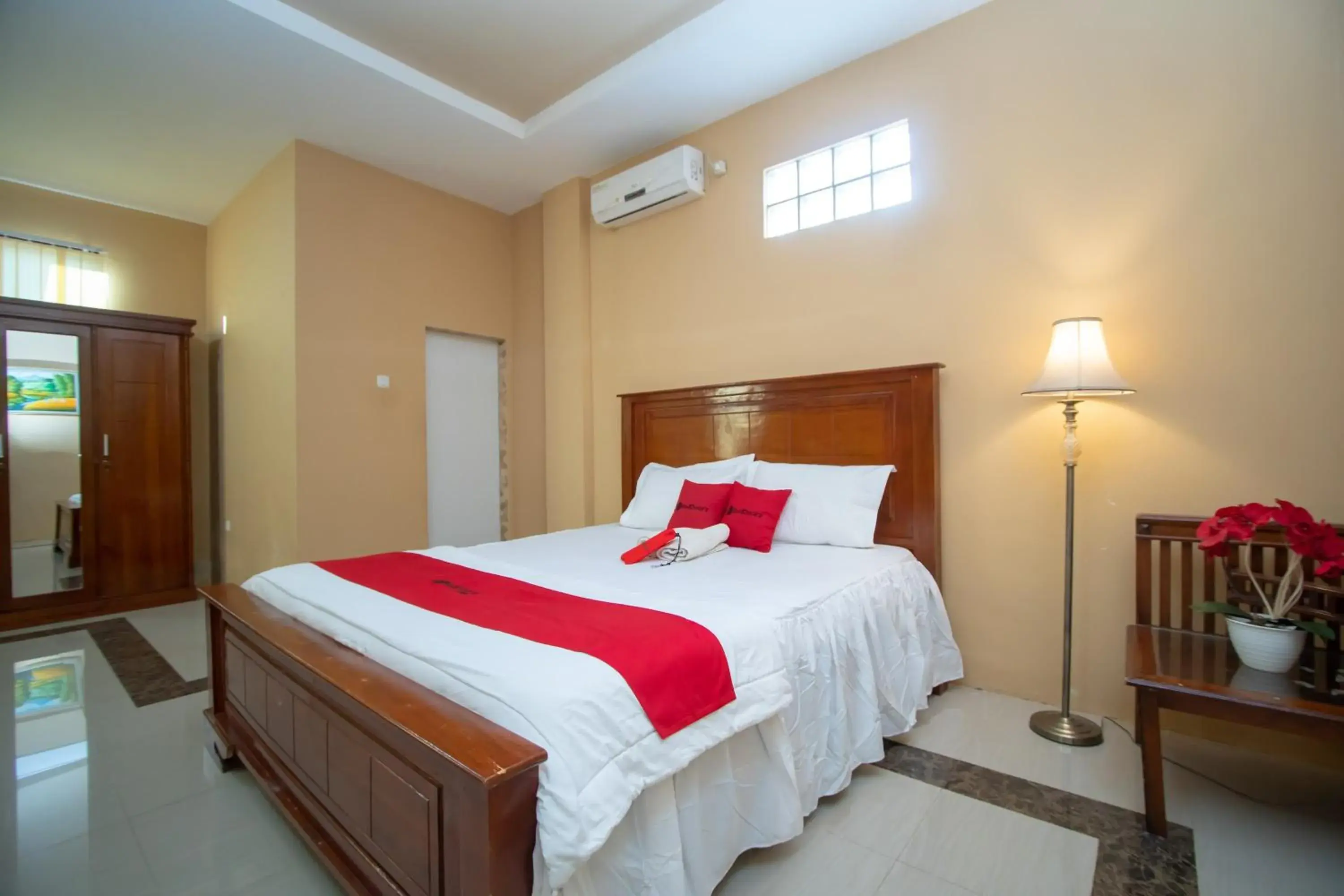 Deluxe Room in RedDoorz Syariah @ Jalan Gajah Mada Meulaboh Deluxe Room in RedDoorz Syariah @ Jalan Gajah Mada Meulaboh