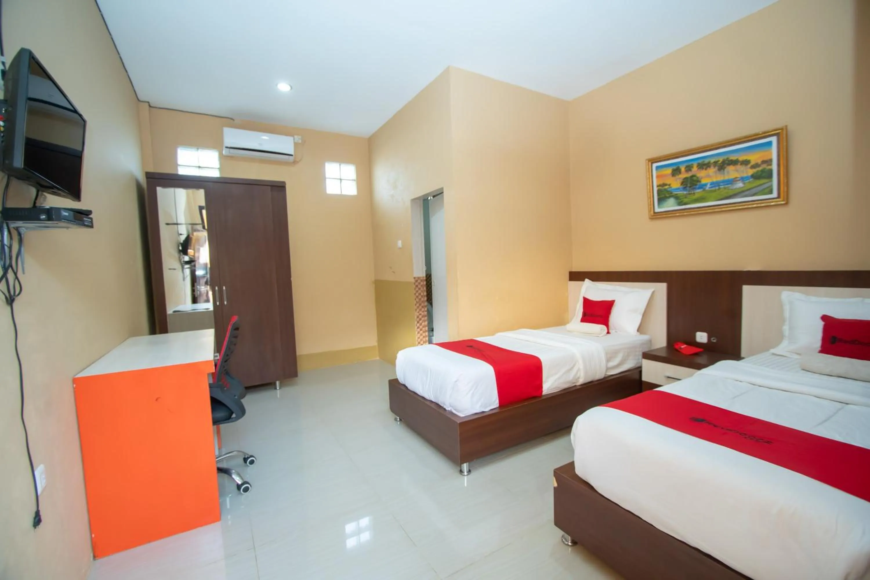 Bedroom, Bed in RedDoorz Syariah @ Jalan Gajah Mada Meulaboh