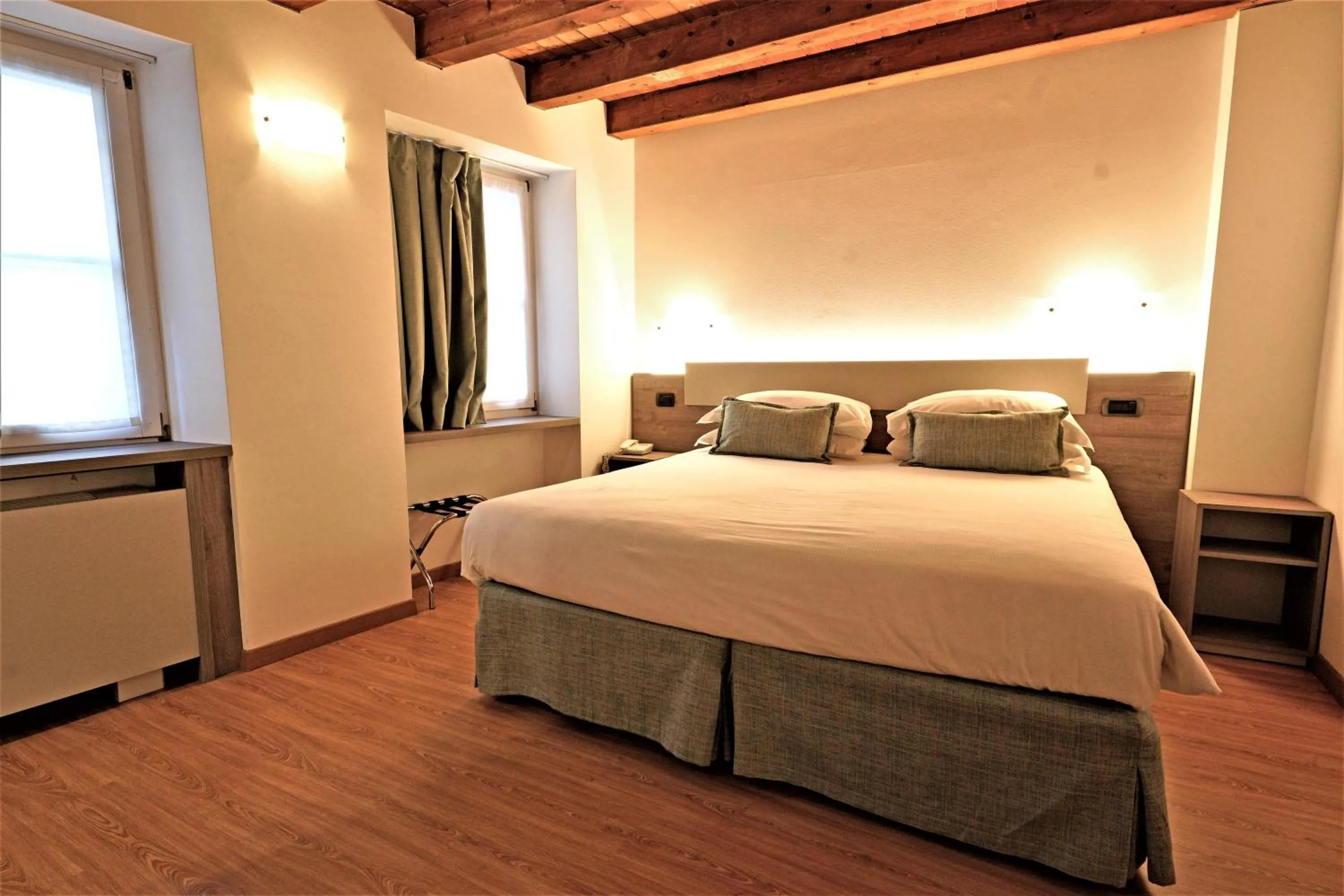 Photo of the whole room, Bed in Hotel James Joyce