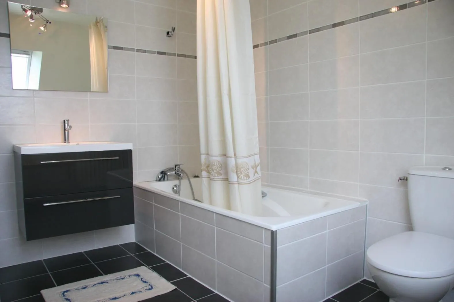 Bathroom in Asphodèle