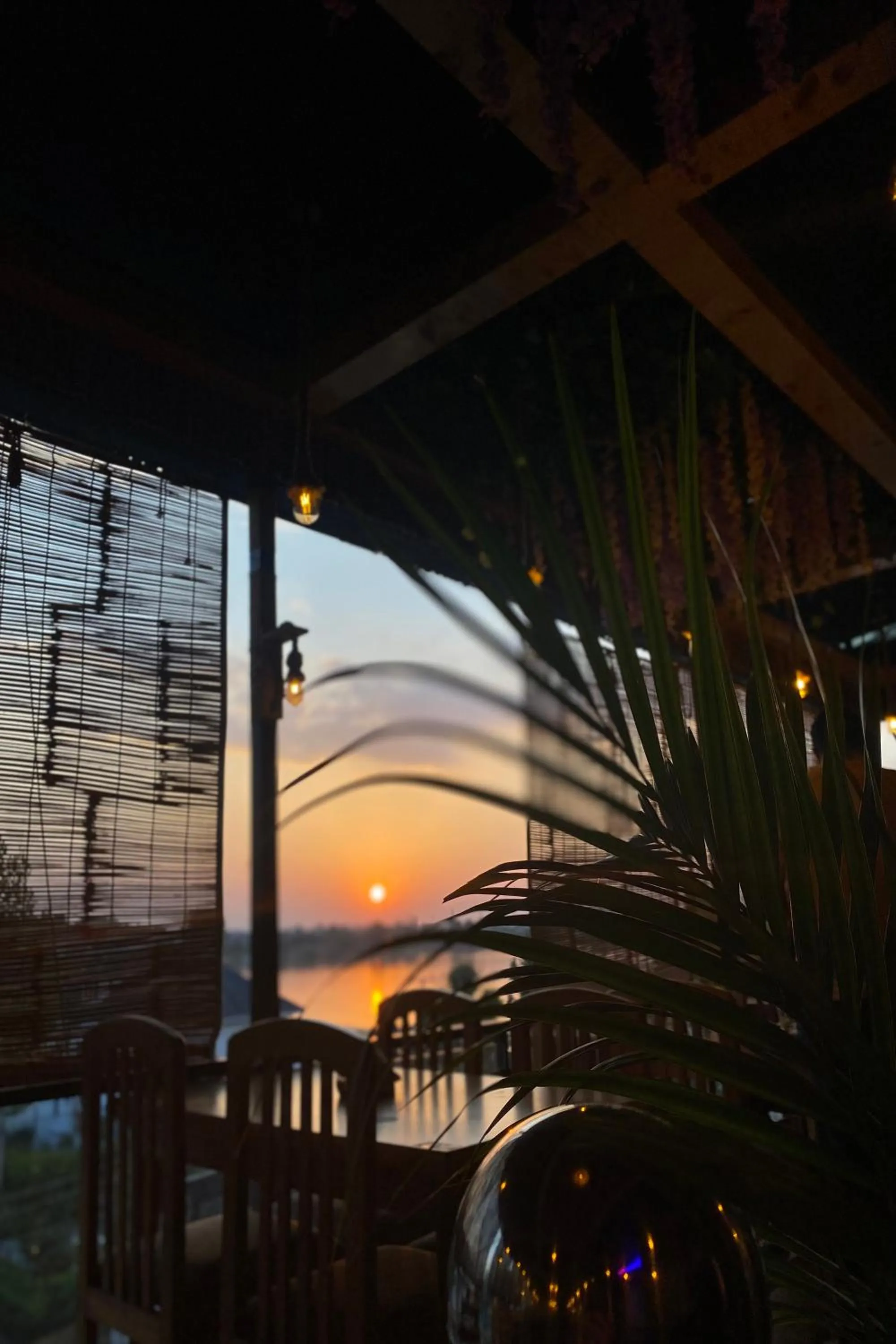 Restaurant/places to eat in Hotel Sultan Residency