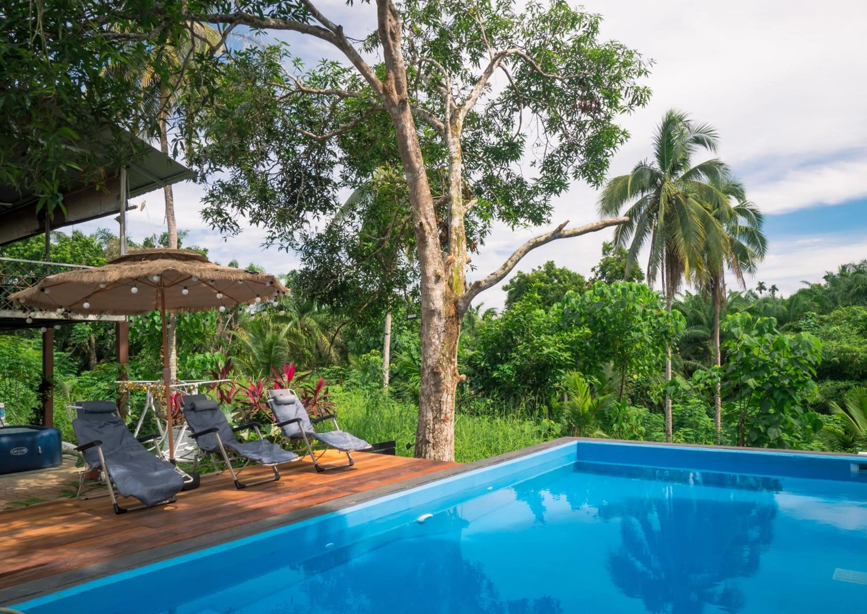 Swimming pool in Timba Garden FREE TOWN AND JETTY TRANSPORT