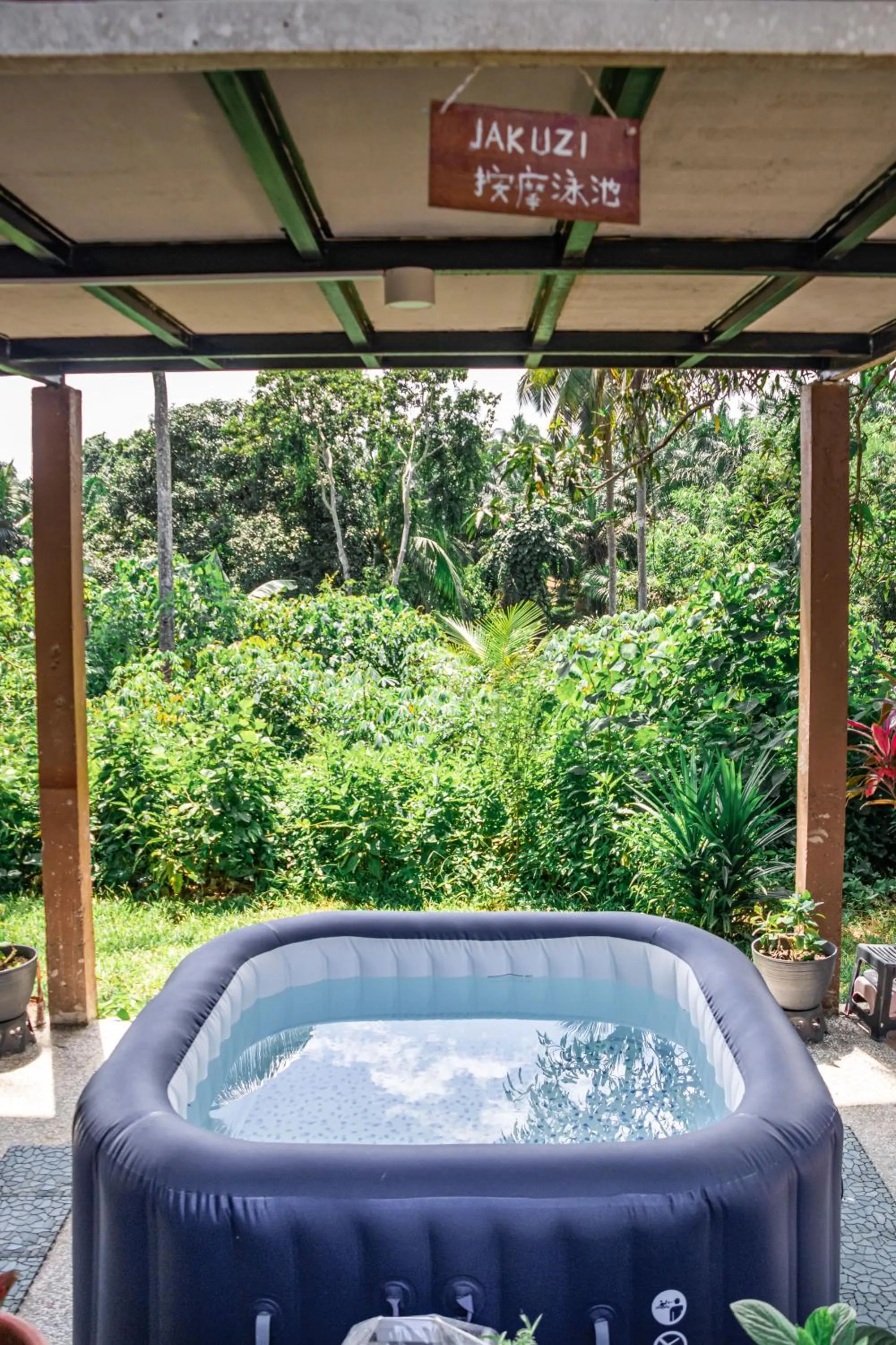 Hot Tub in Timba Garden FREE TOWN AND JETTY TRANSPORT