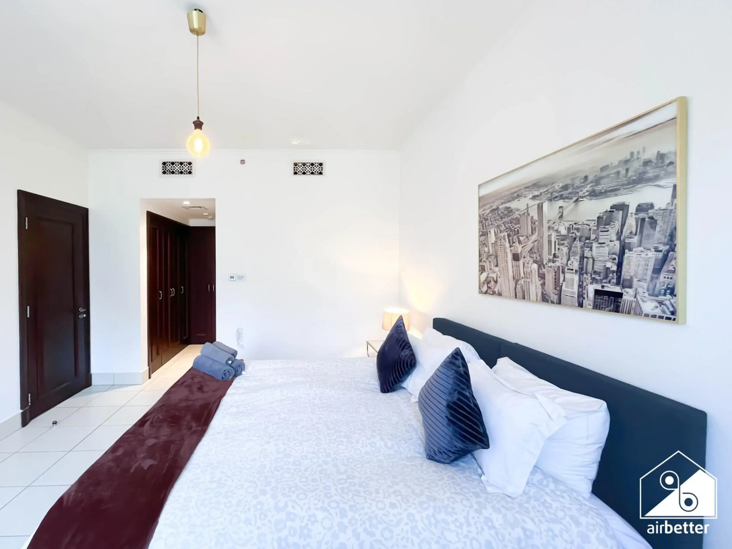 Bed in Luxury 2Bedroom in Dubai Old Town with Burj View Bed in Luxury 2Bedroom in Dubai Old Town with Burj View