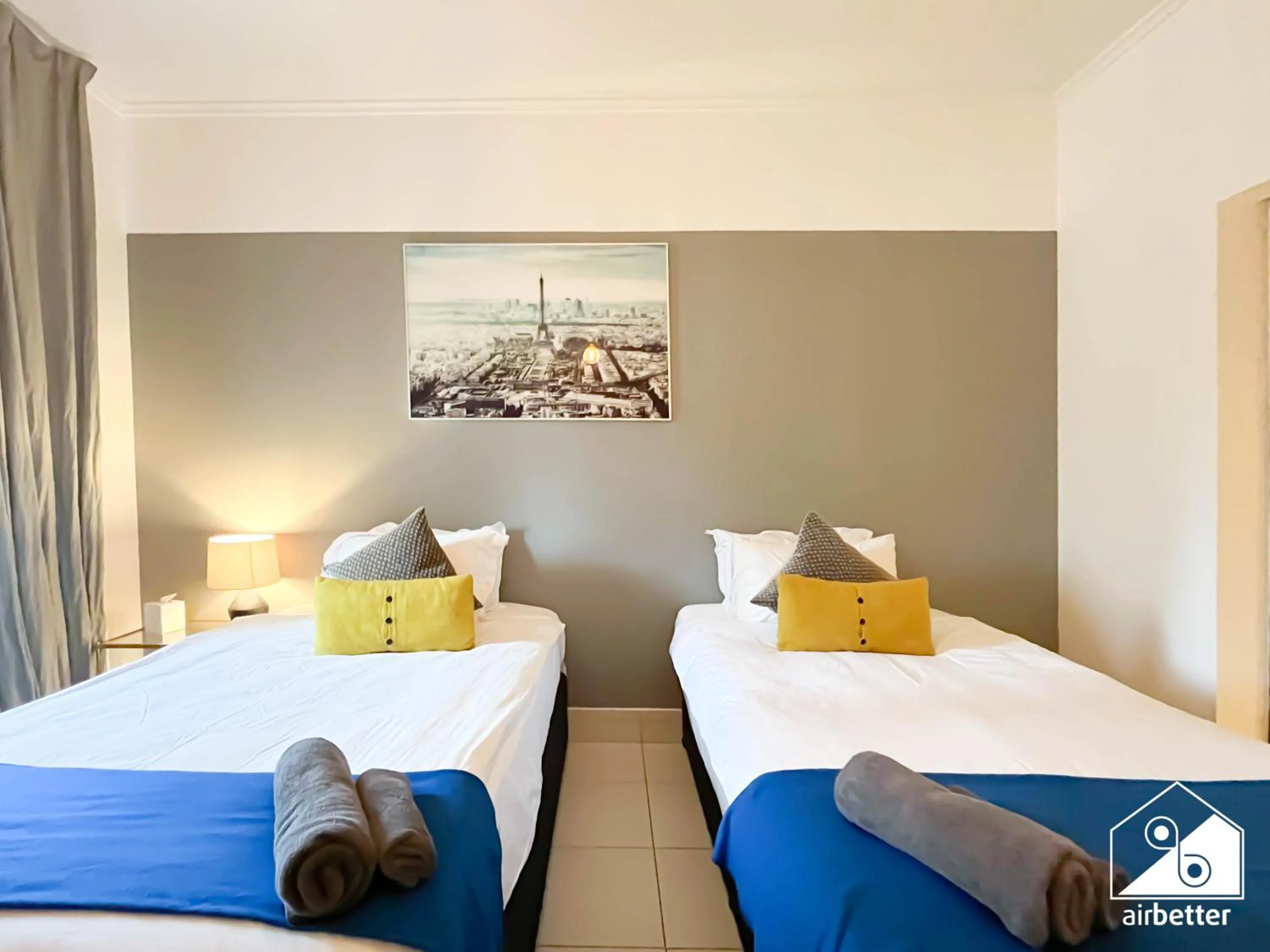 Bed in Luxury 2Bedroom in Dubai Old Town with Burj View