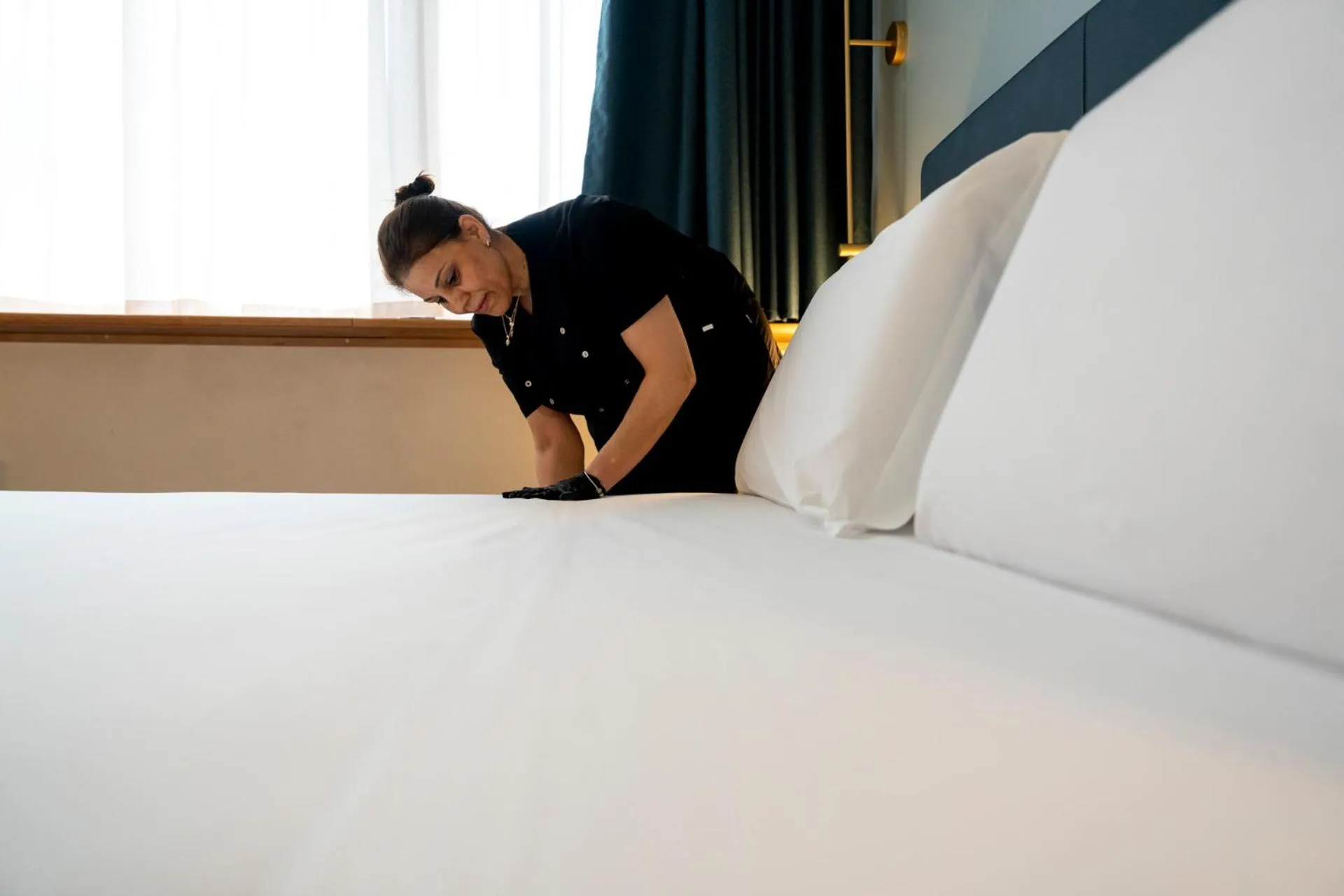 Staff, Bed in Cristal Palace Hotel