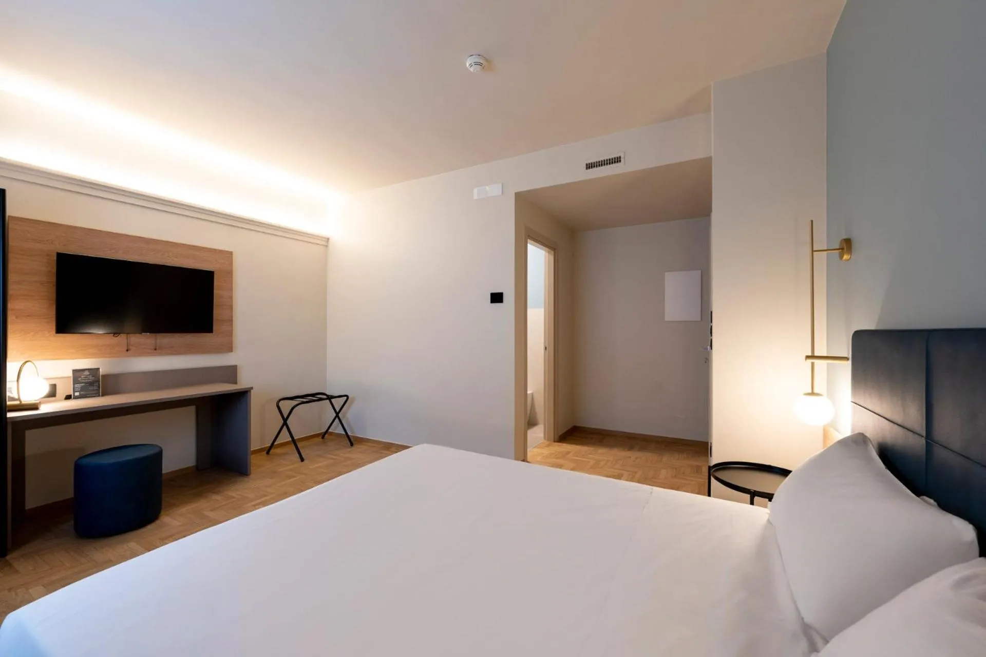 Bed in Cristal Palace Hotel