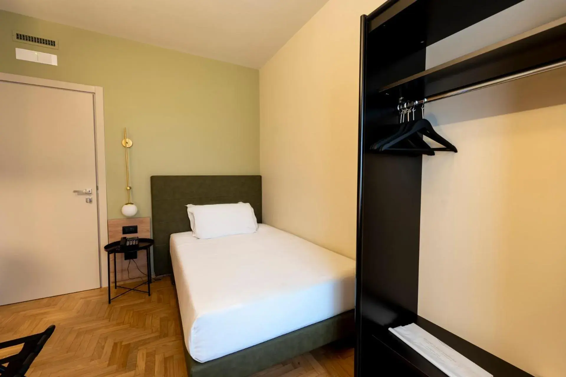 Bed in Cristal Palace Hotel Bed in Cristal Palace Hotel