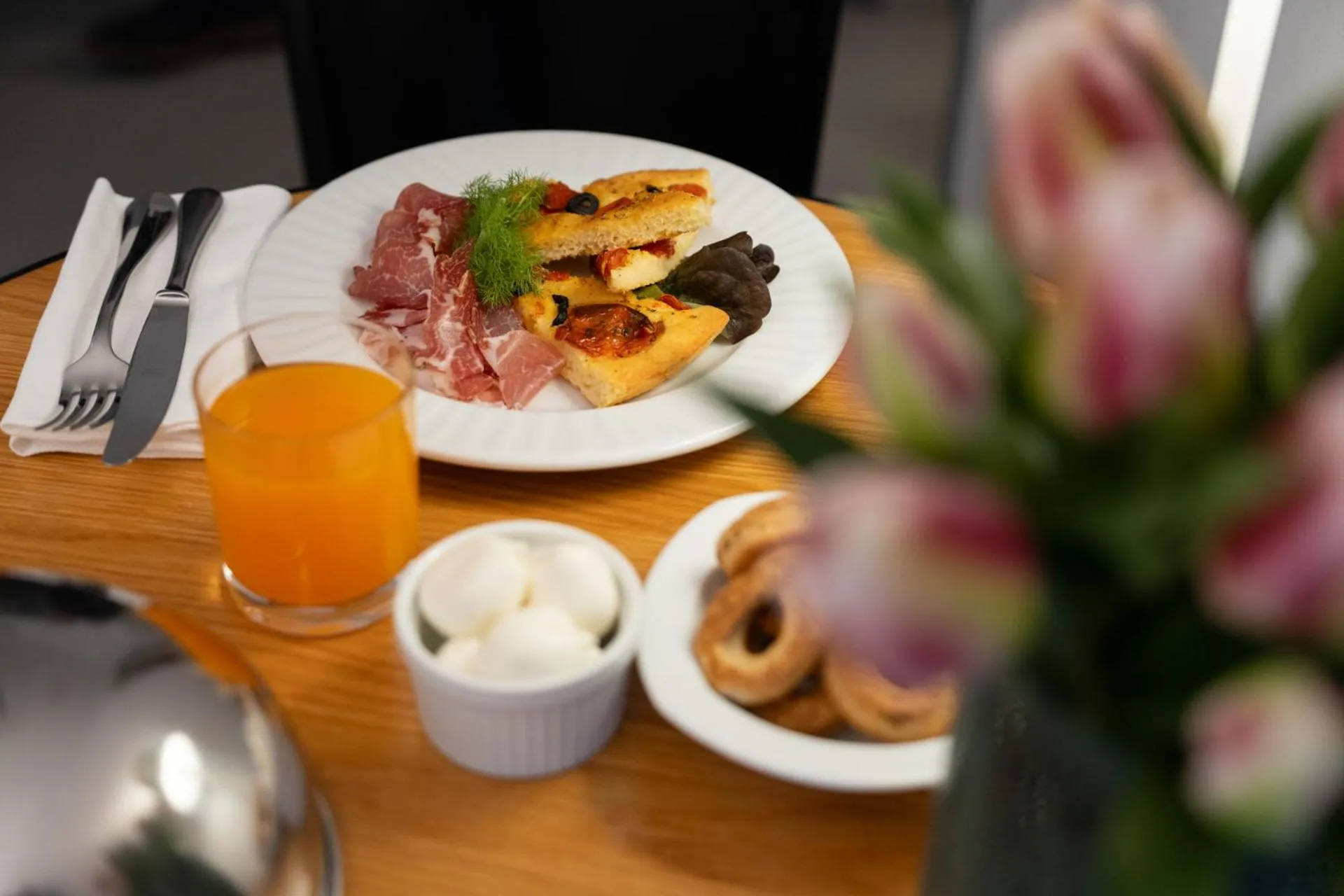 Food and drinks in Cristal Palace Hotel