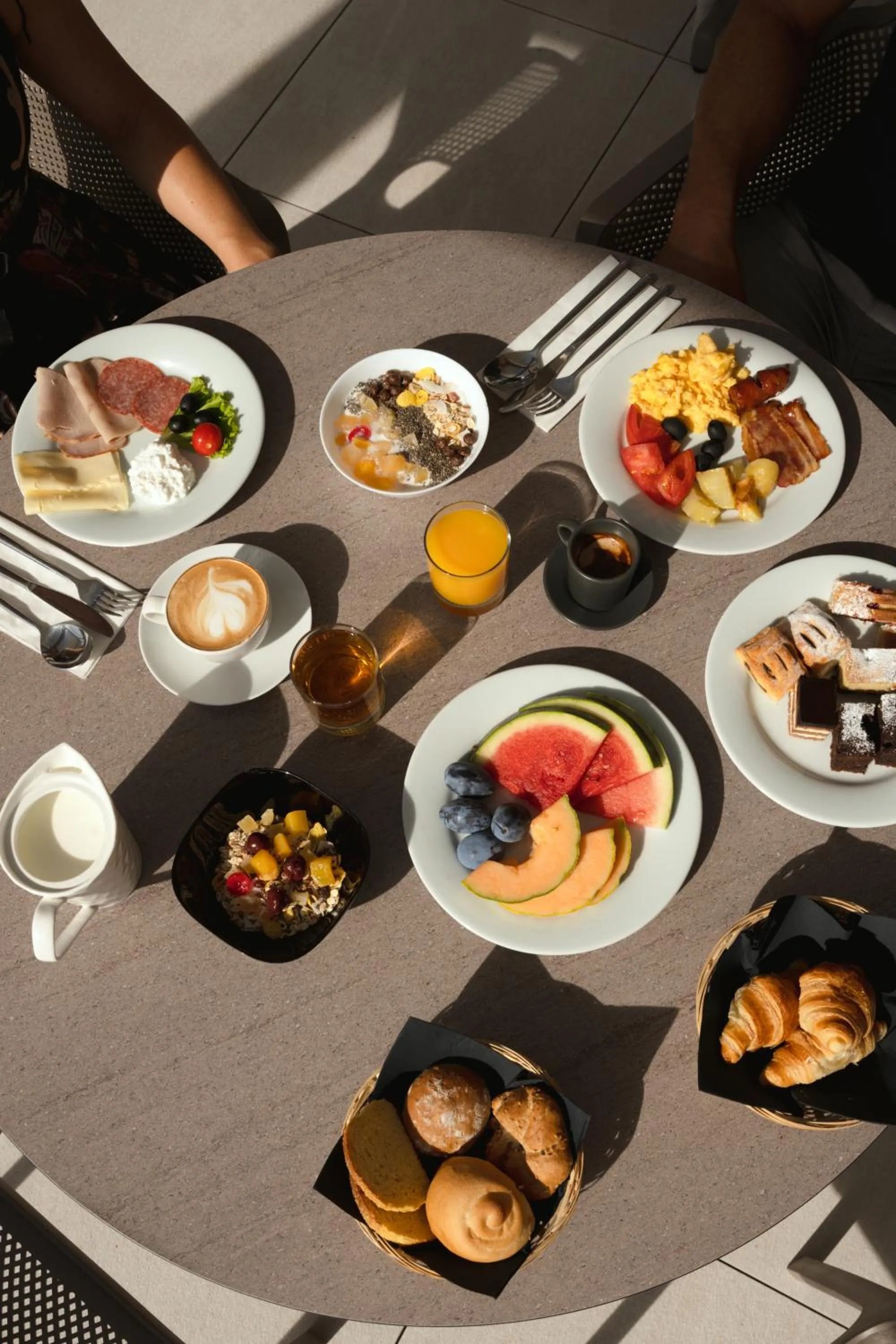 Food and drinks in Residence Del Mar Emotion