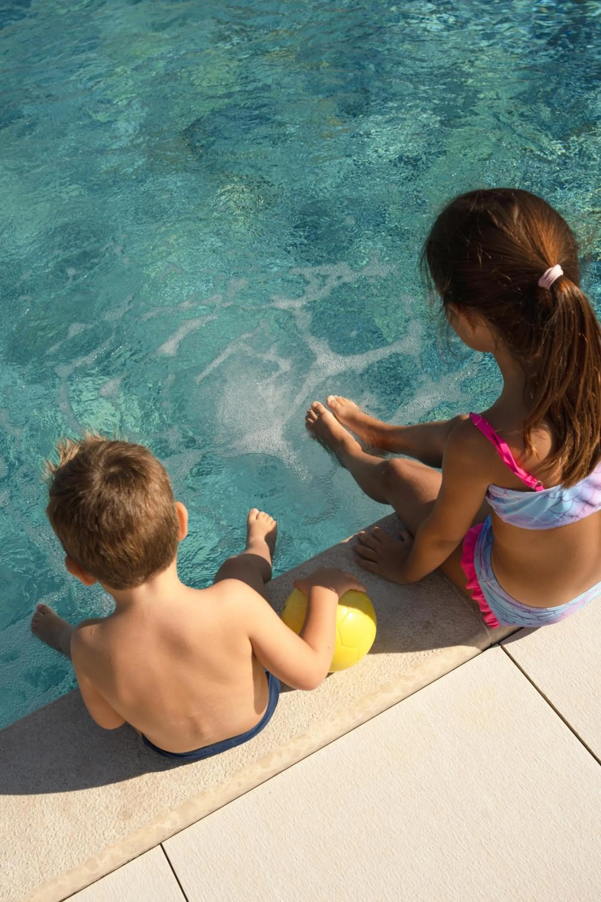 Swimming pool in Residence Del Mar Emotion