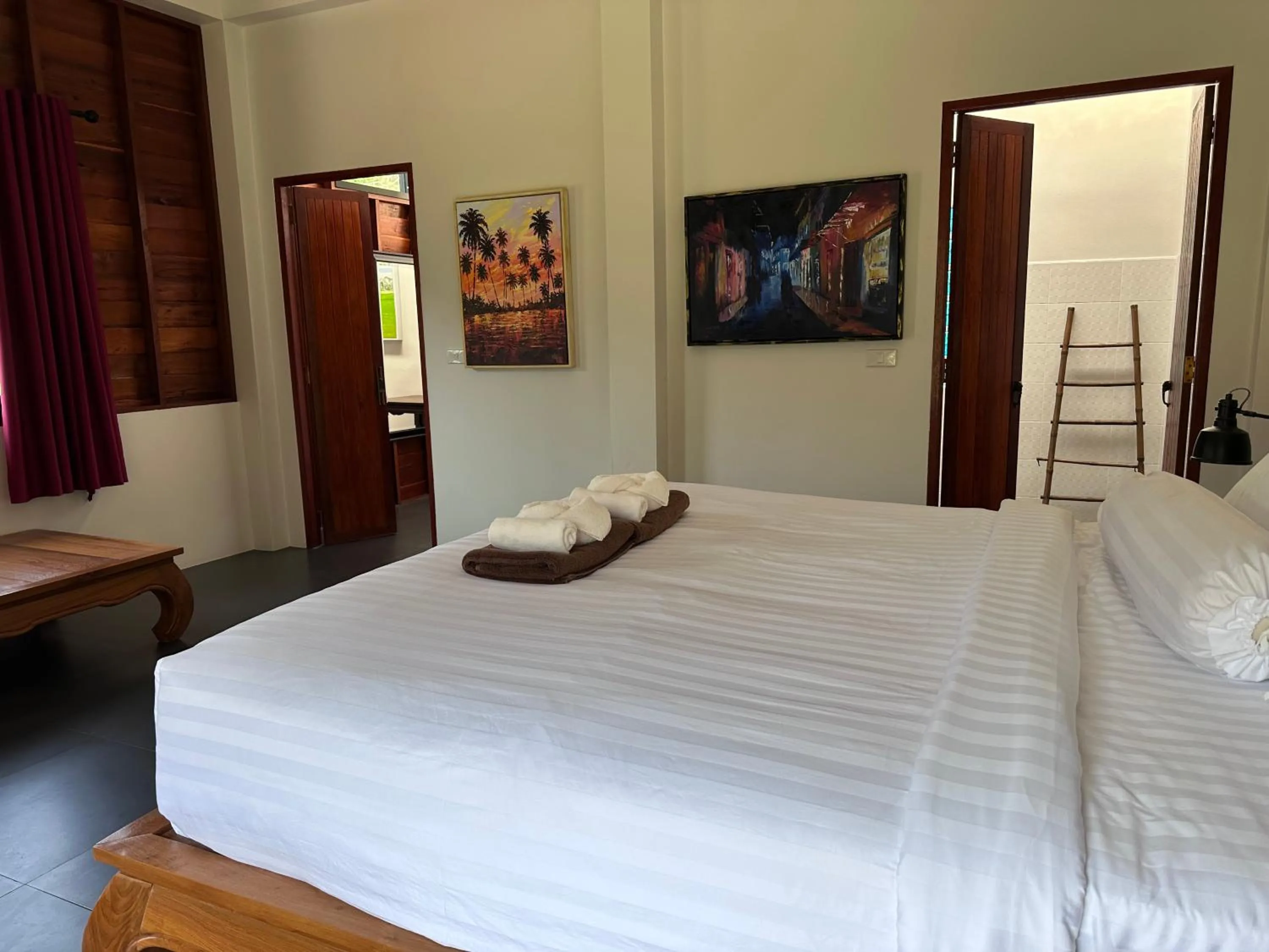 Photo of the whole room, Bed in Piman Pu